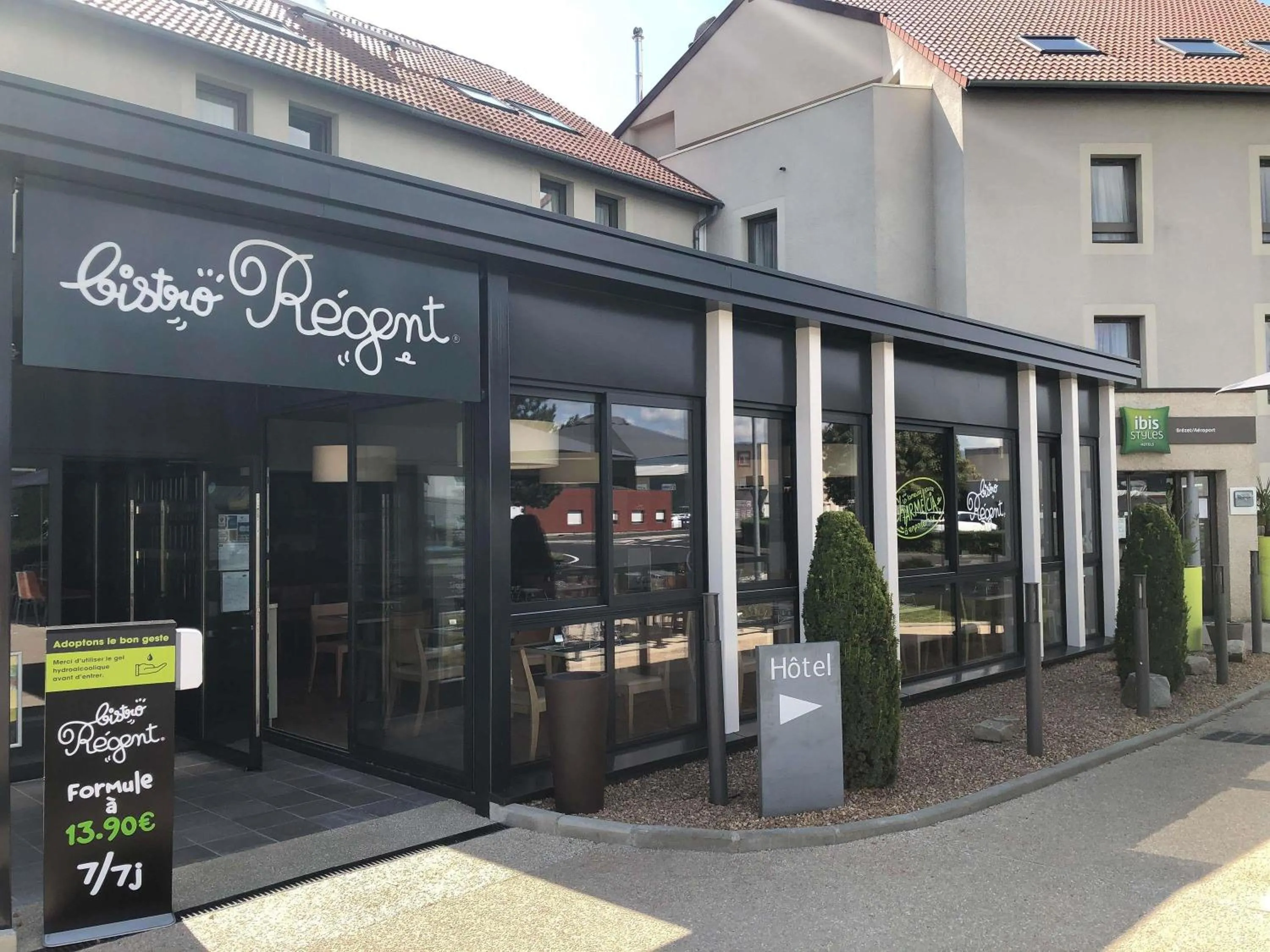 Property building in ibis Styles Clermont-Ferrand Aéroport