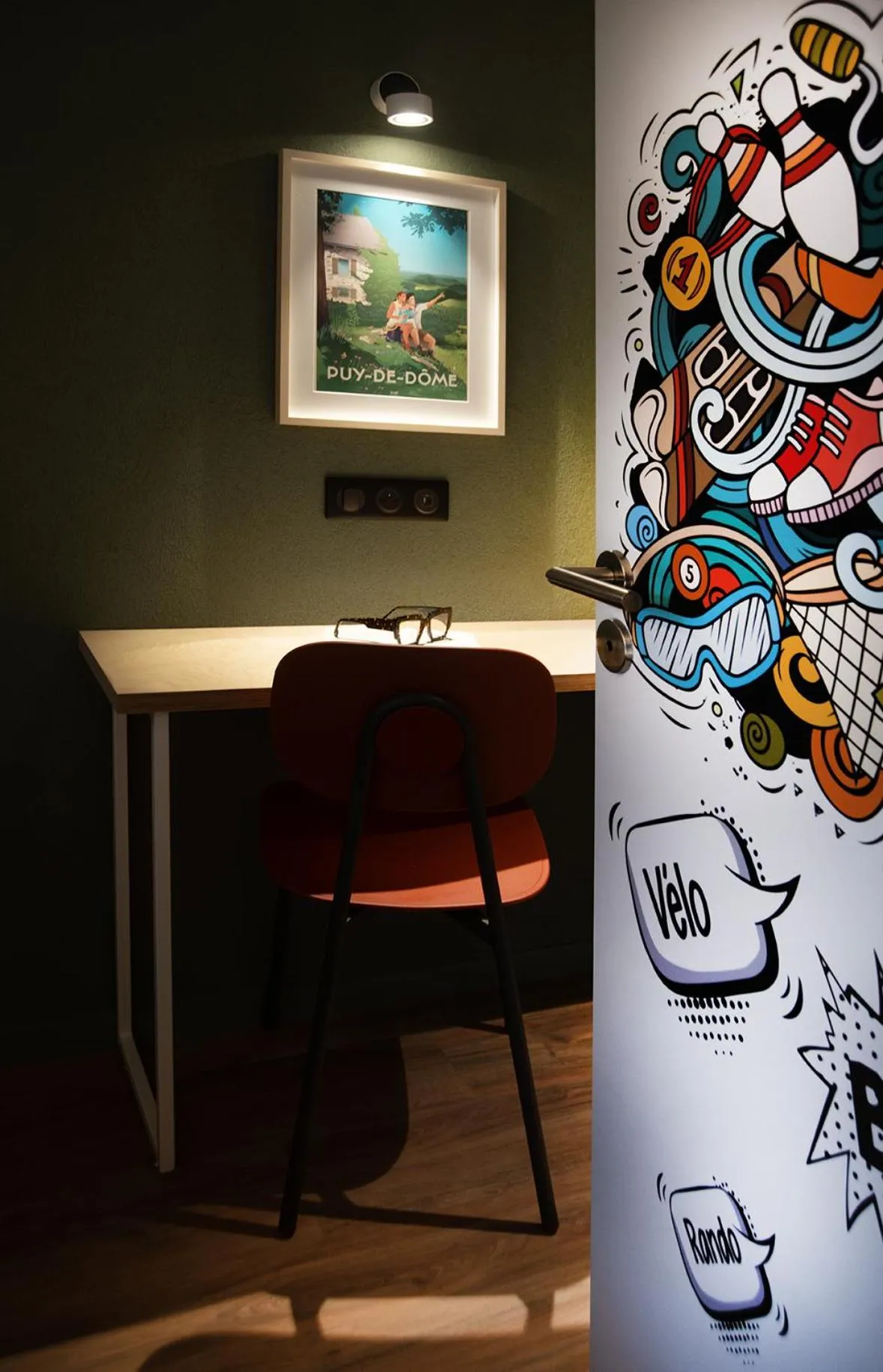 Decorative detail in ibis Styles Clermont-Ferrand Aéroport