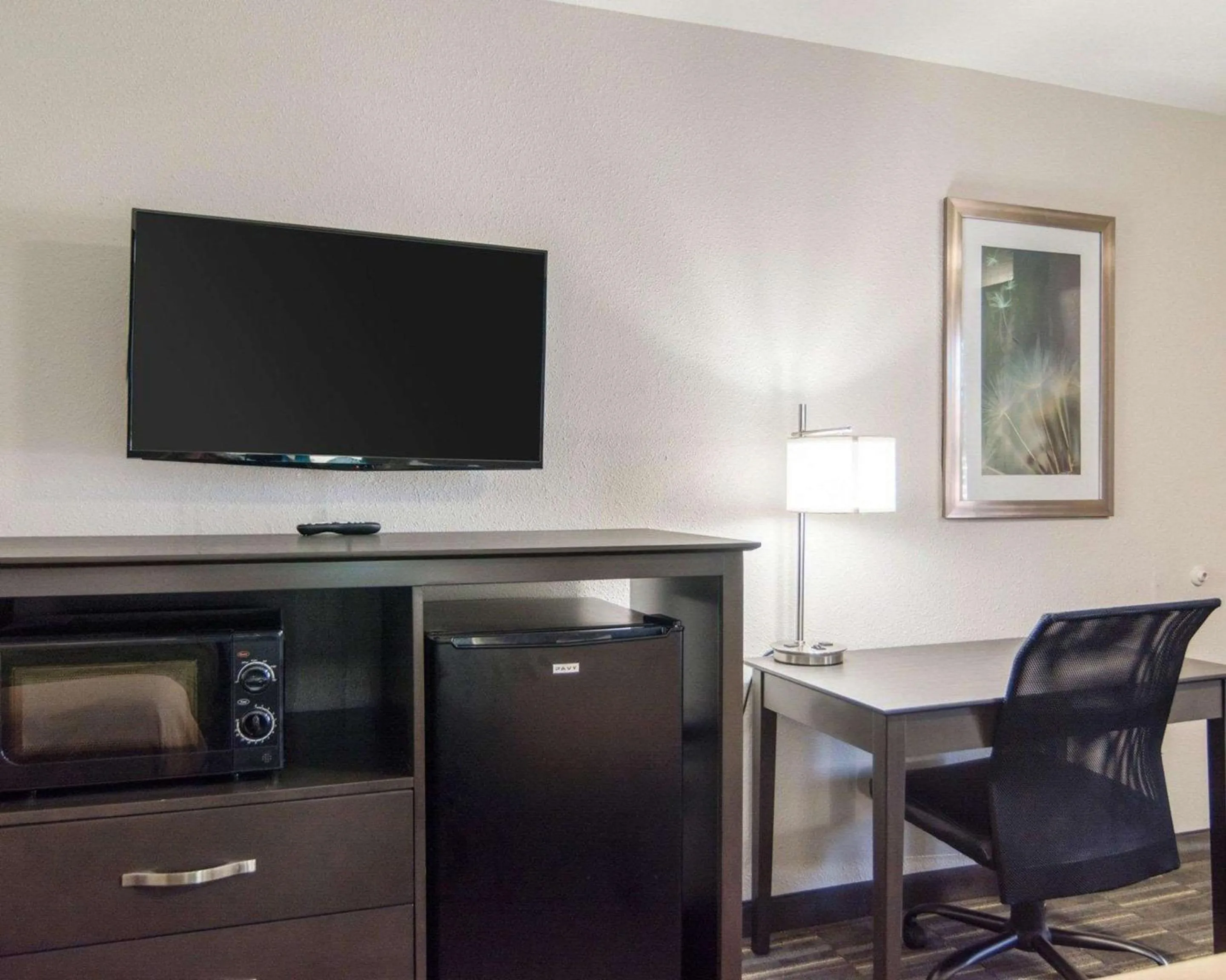 Bedroom in Econo Lodge Russellville I-40