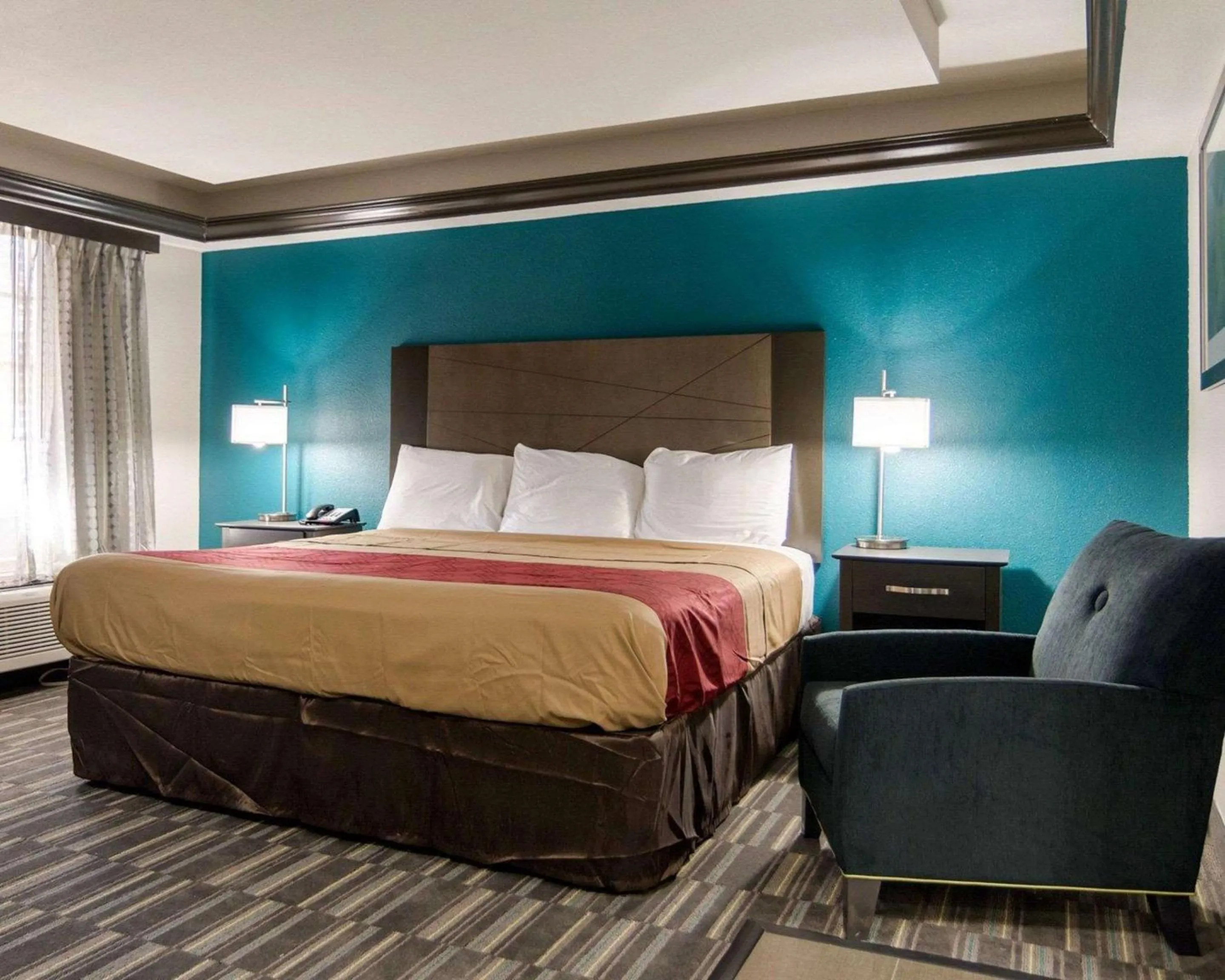 Bedroom, Bed in Econo Lodge Russellville I-40