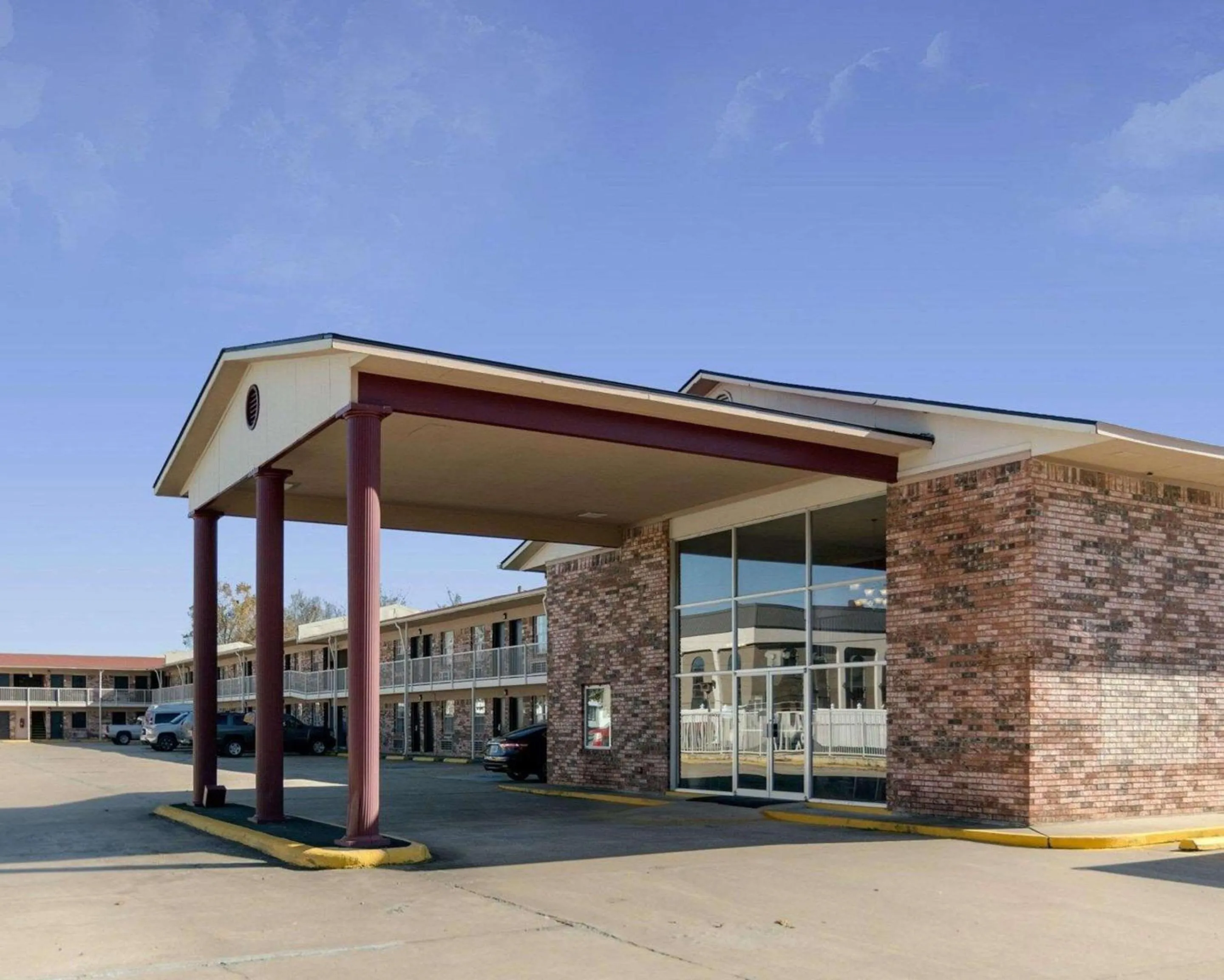 Property building in Econo Lodge Russellville I-40