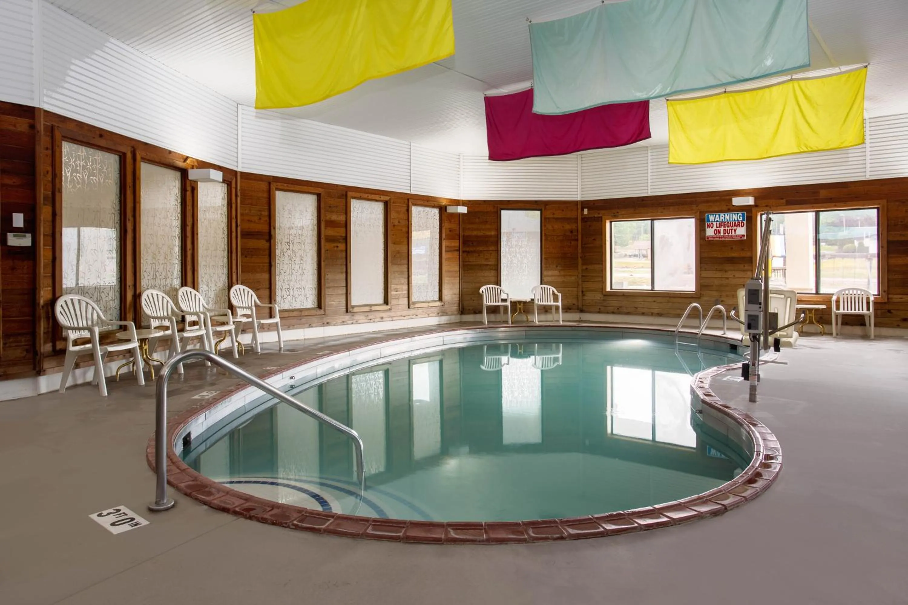 Swimming pool in Days Inn by Wyndham Marquette