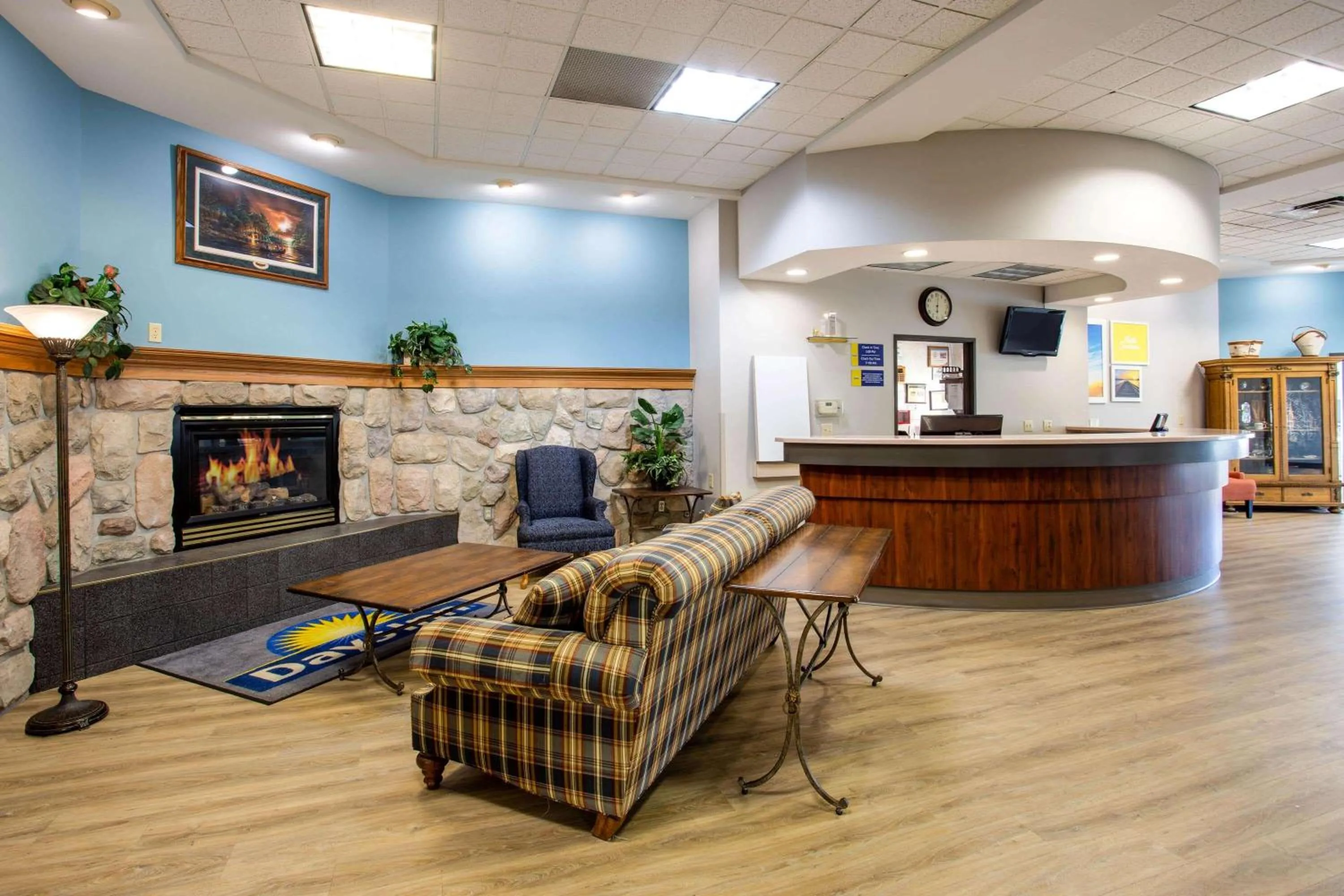 Lobby or reception in Days Inn by Wyndham Marquette