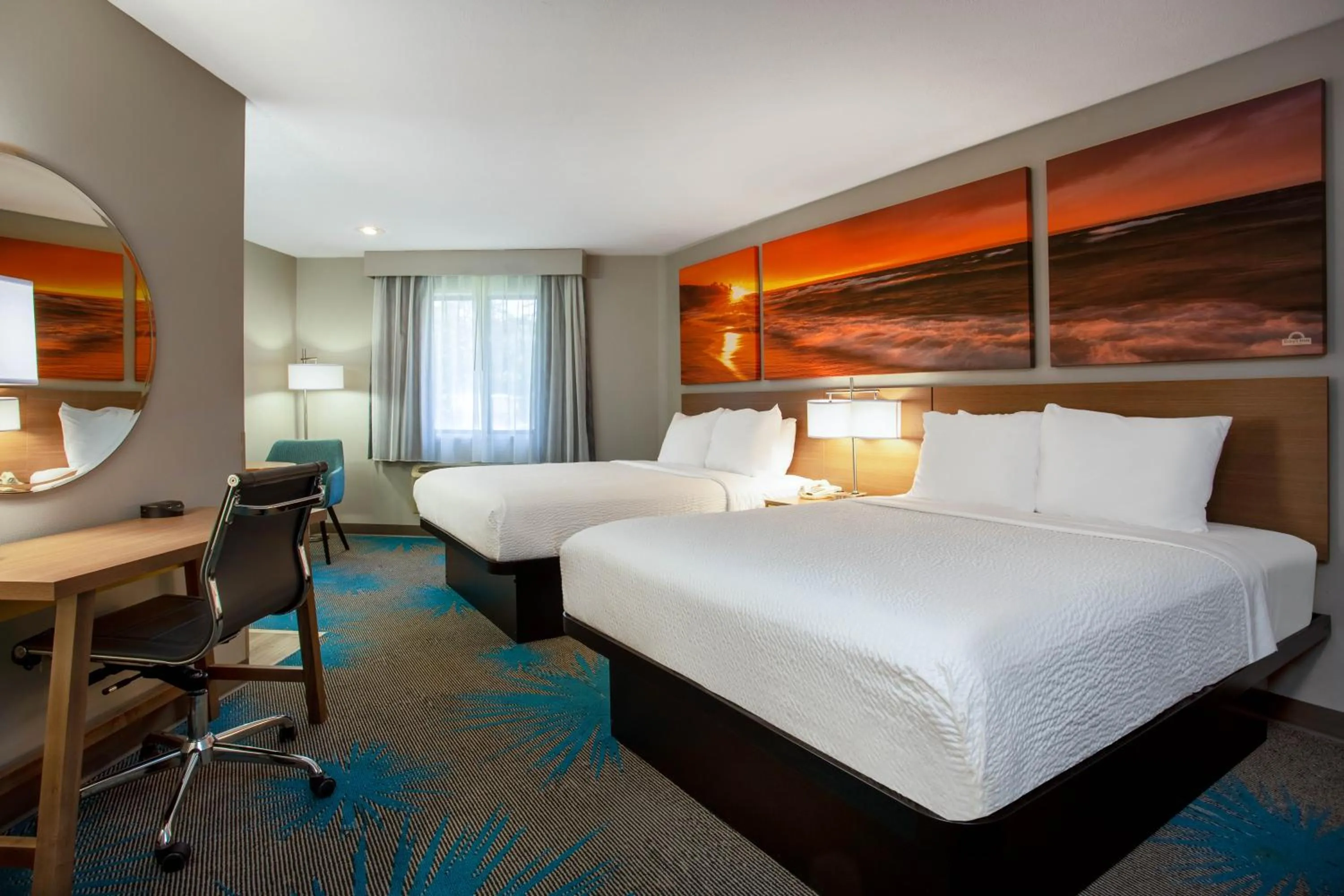 Photo of the whole room, Bed in Days Inn by Wyndham Marquette