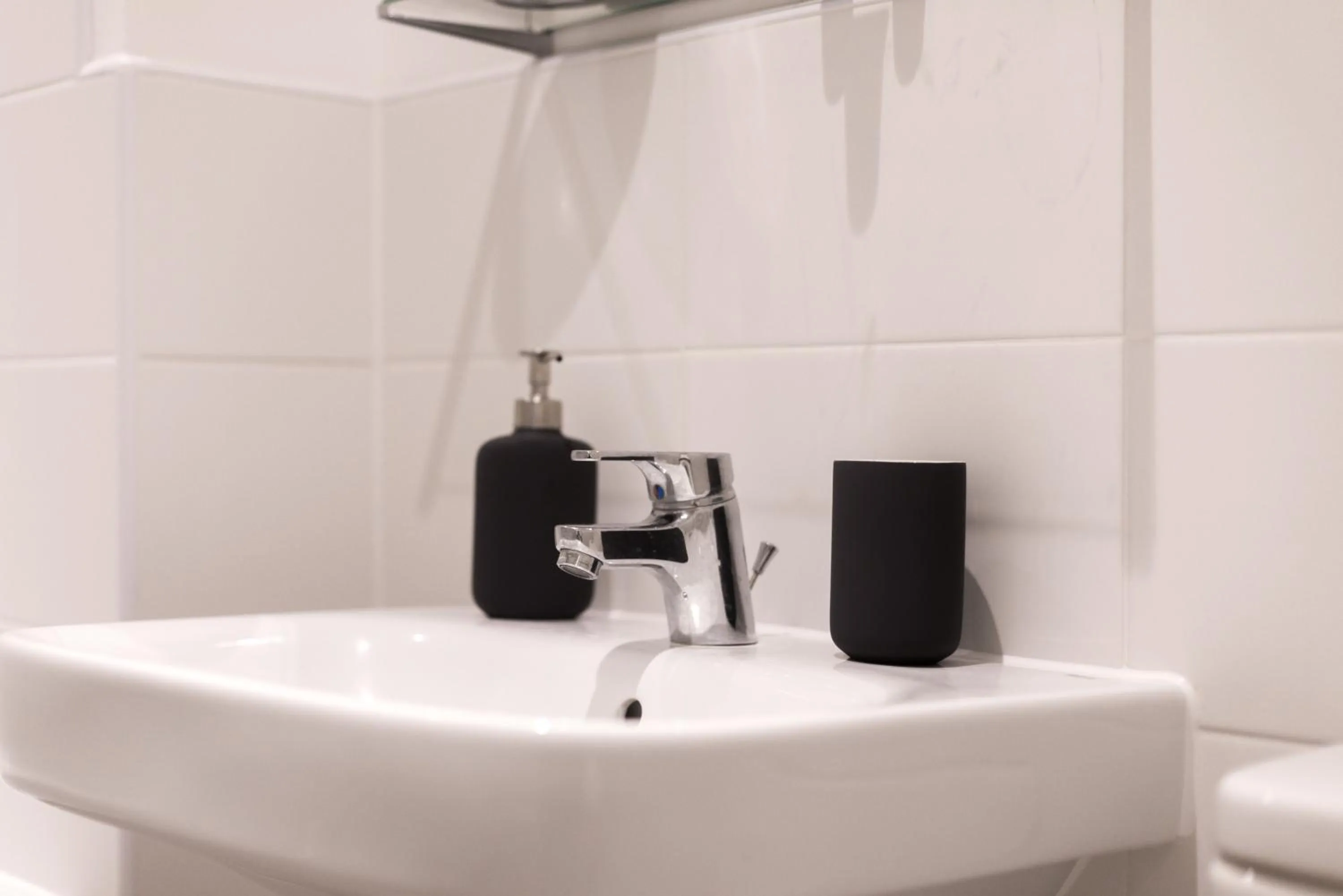 Bathroom in Hertford Serviced Apartments by Payman Club