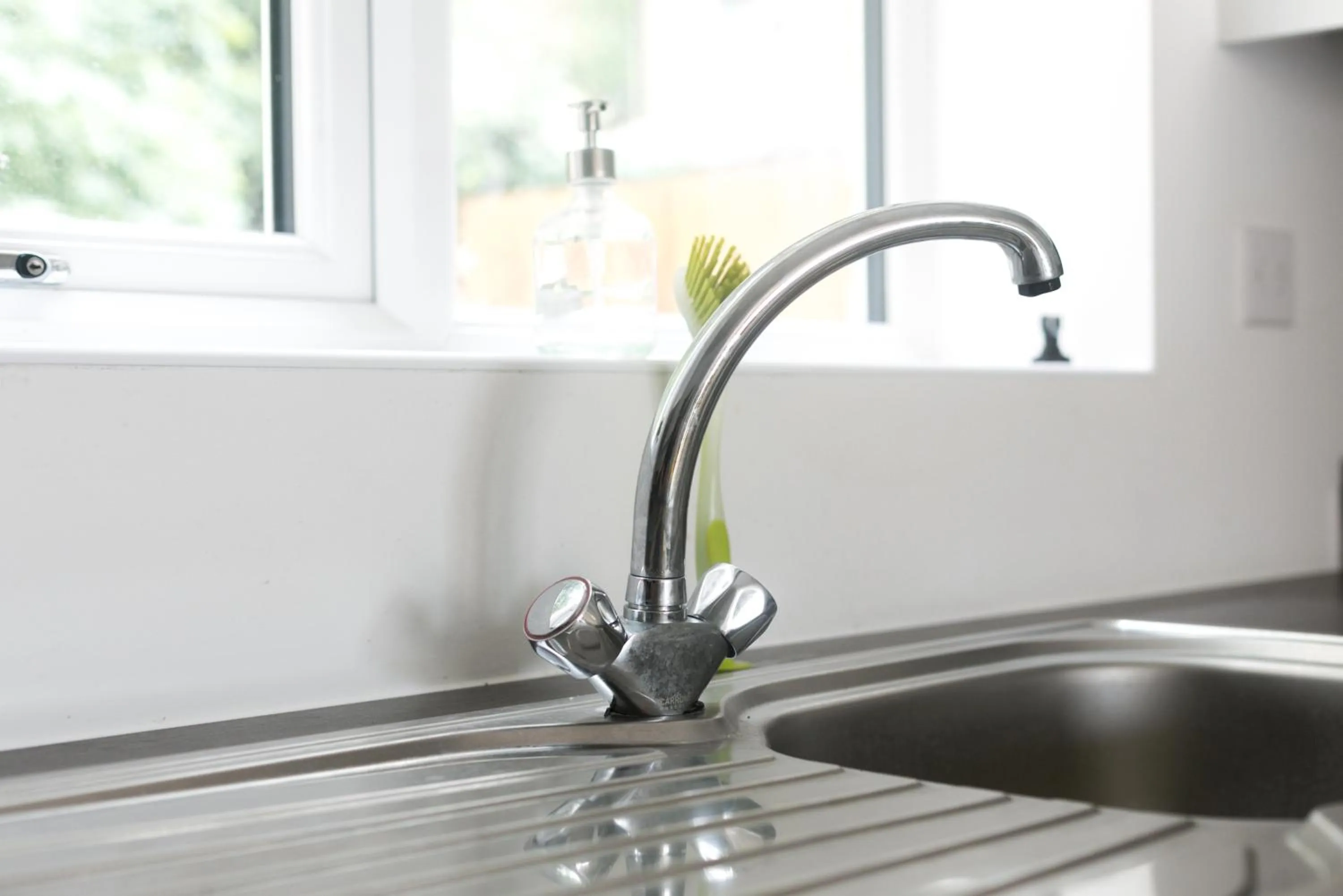 Kitchen or kitchenette in Hertford Serviced Apartments by Payman Club