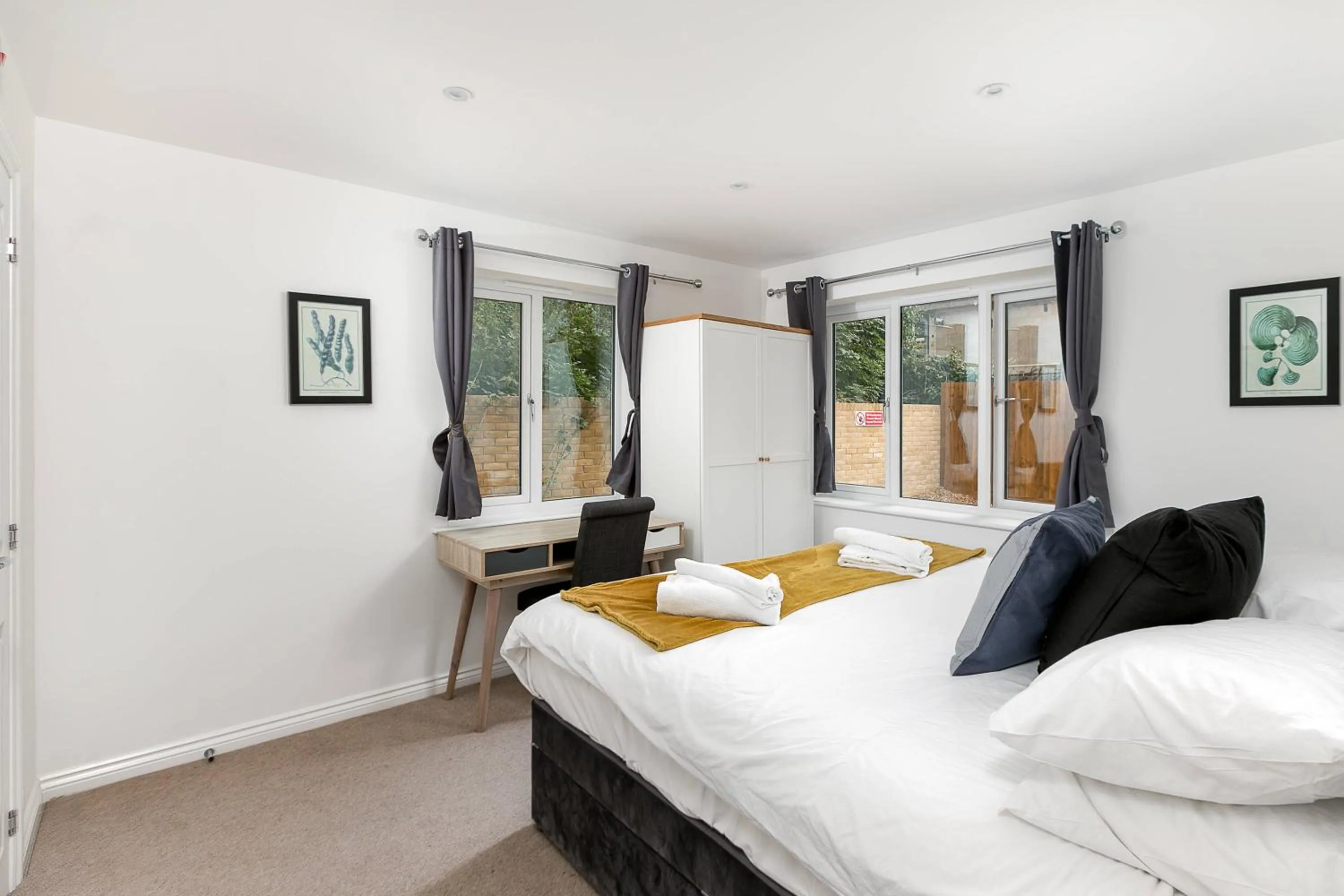 Photo of the whole room, Bed in Hertford Serviced Apartments by Payman Club