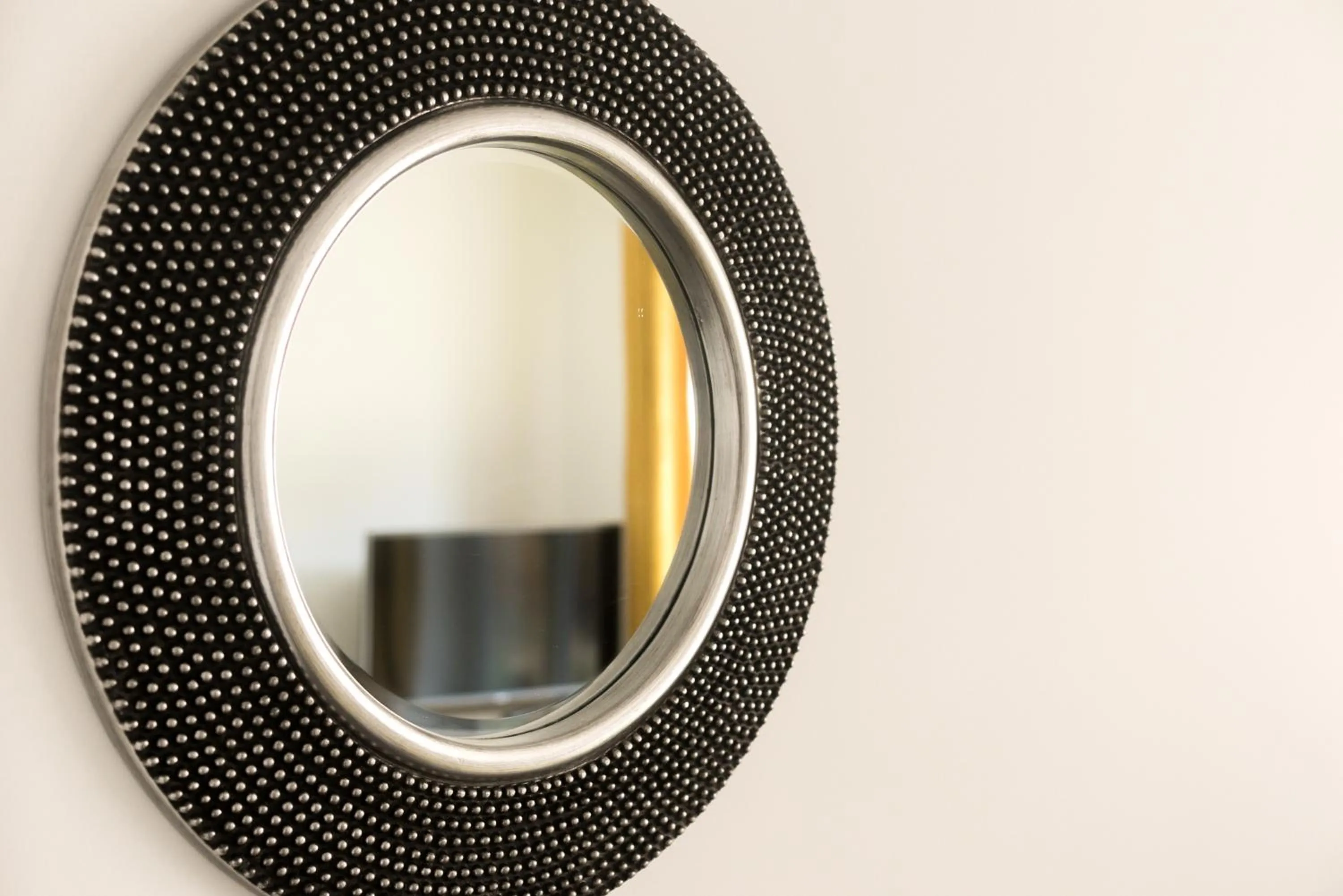 TV and multimedia in Hertford Serviced Apartments by Payman Club