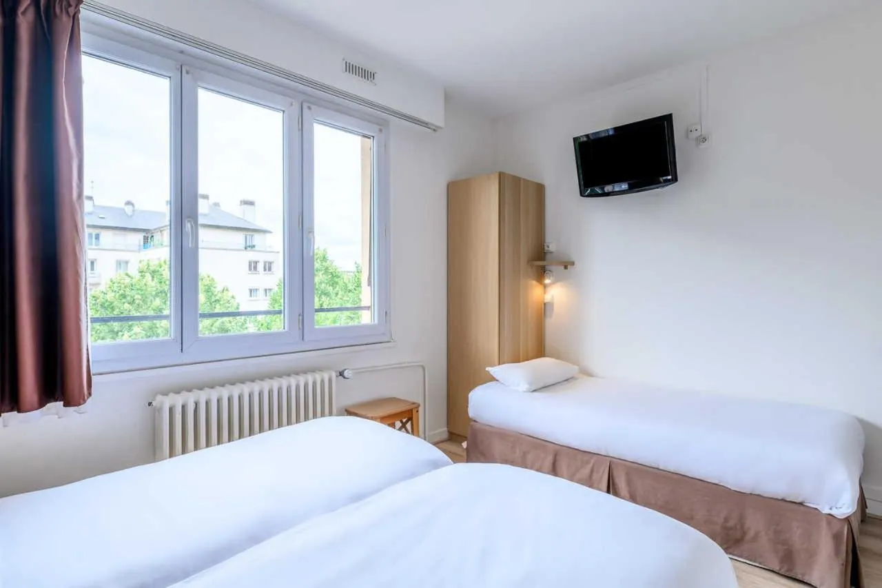 Photo of the whole room, Bed in Comfort Hotel Rouen Alba