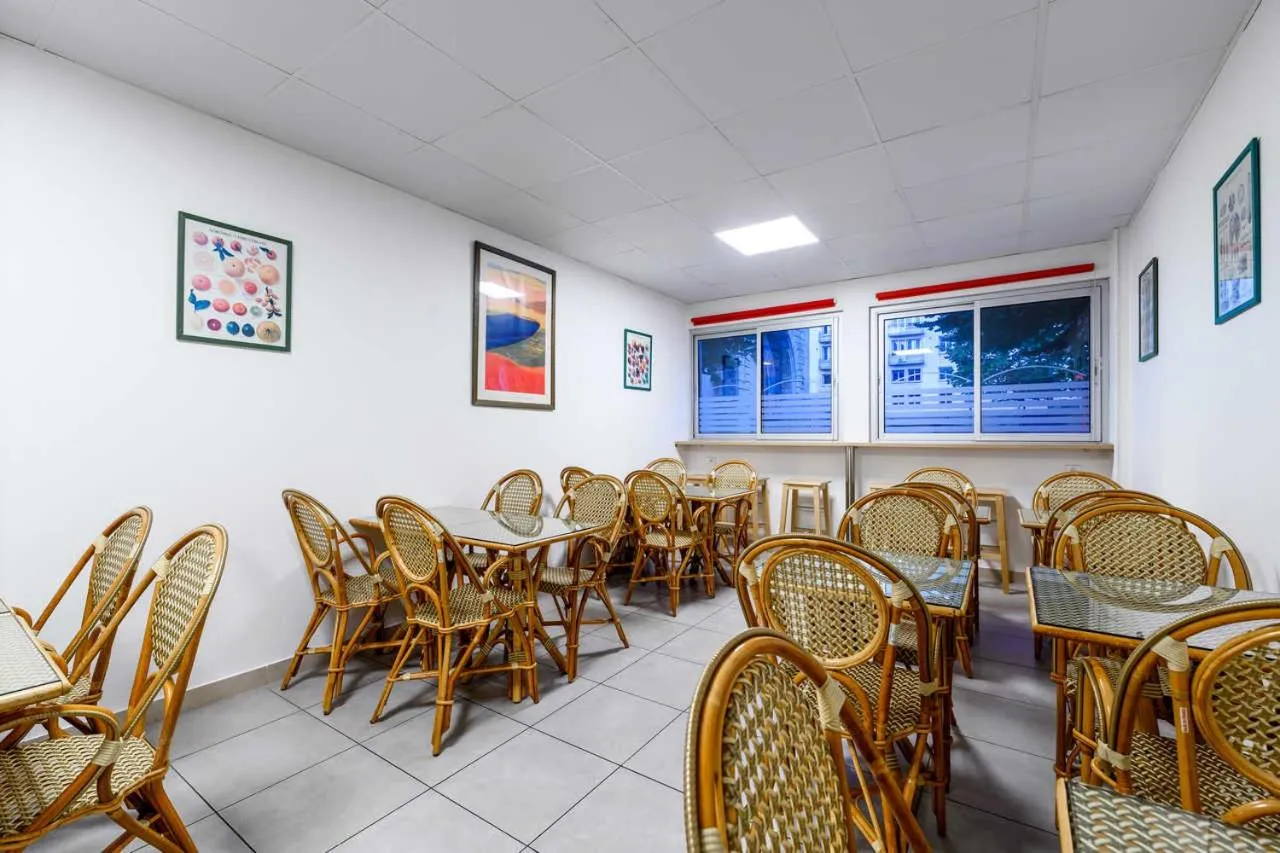 Restaurant/places to eat in Comfort Hotel Rouen Alba