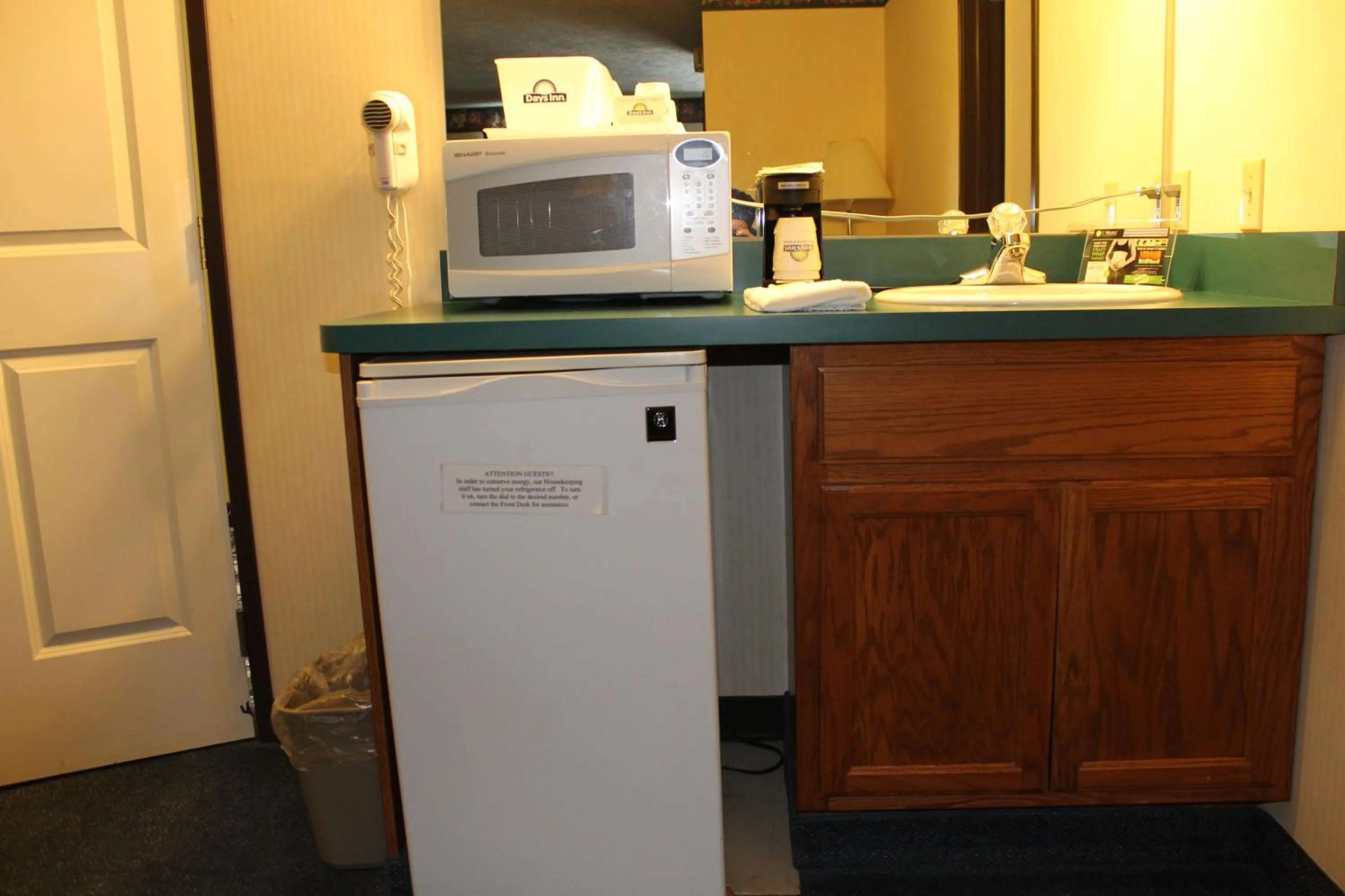 Kitchen or kitchenette in Days Inn by Wyndham Grayling