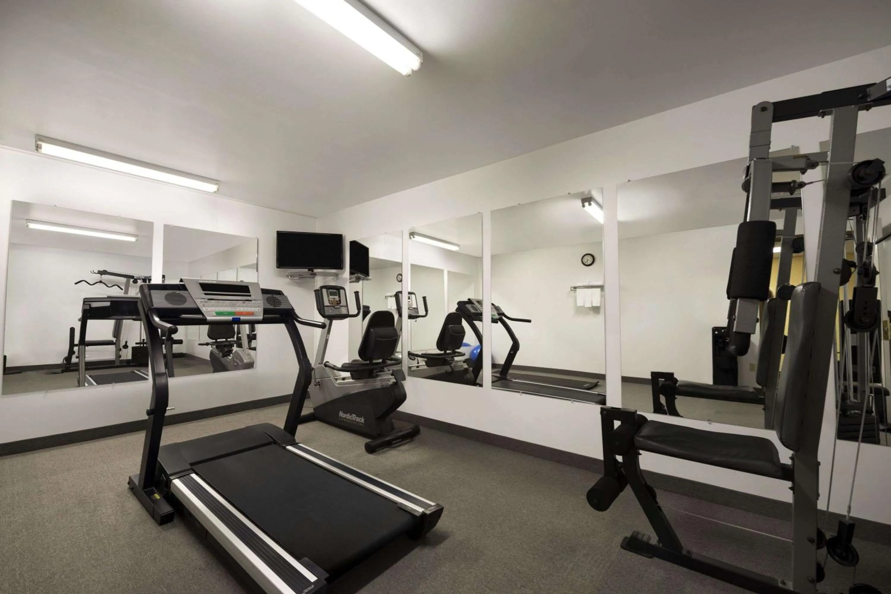 Fitness centre/facilities in Days Inn by Wyndham Grayling