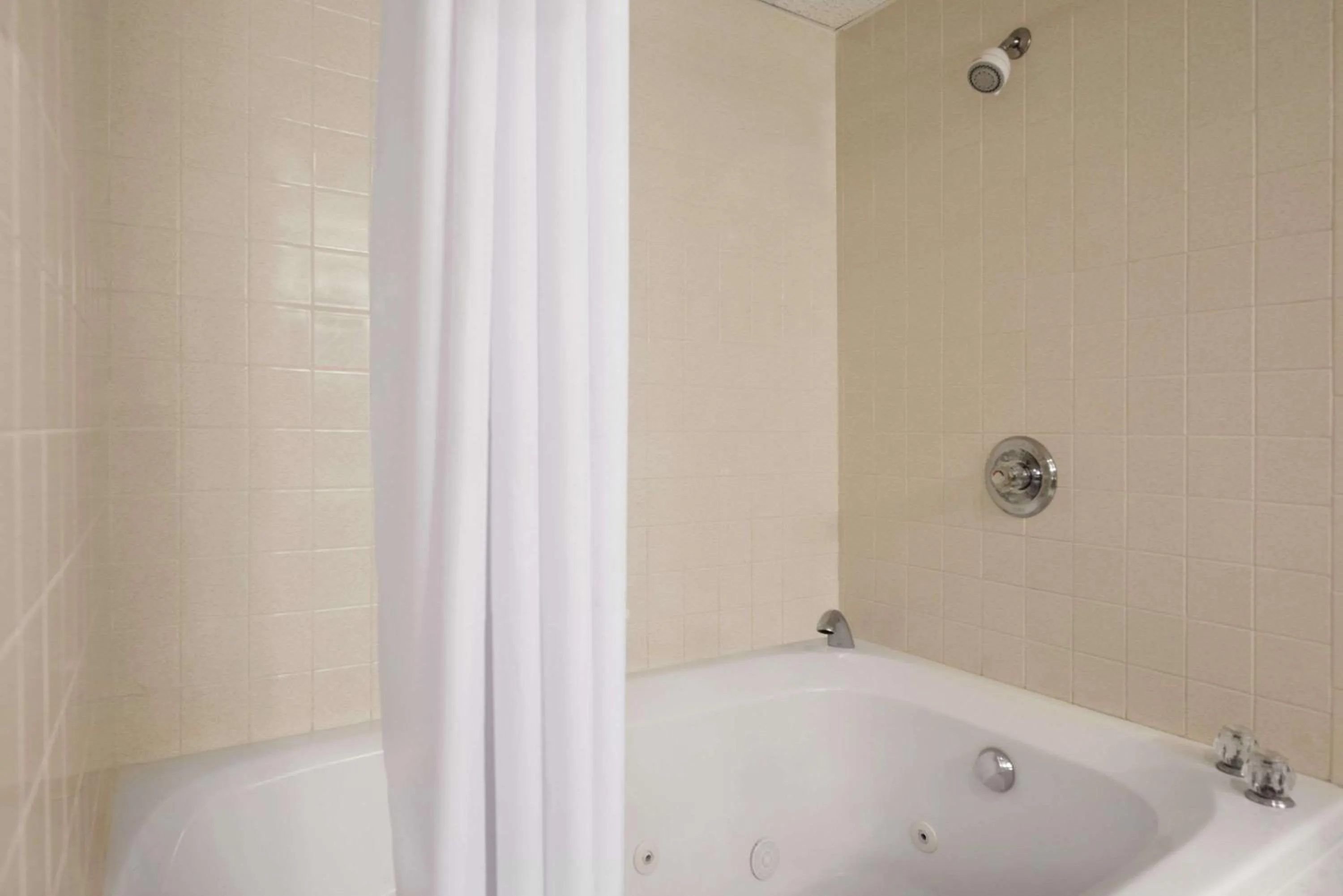 Photo of the whole room in Days Inn by Wyndham Grayling