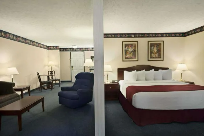Photo of the whole room, Bed in Days Inn by Wyndham Grayling