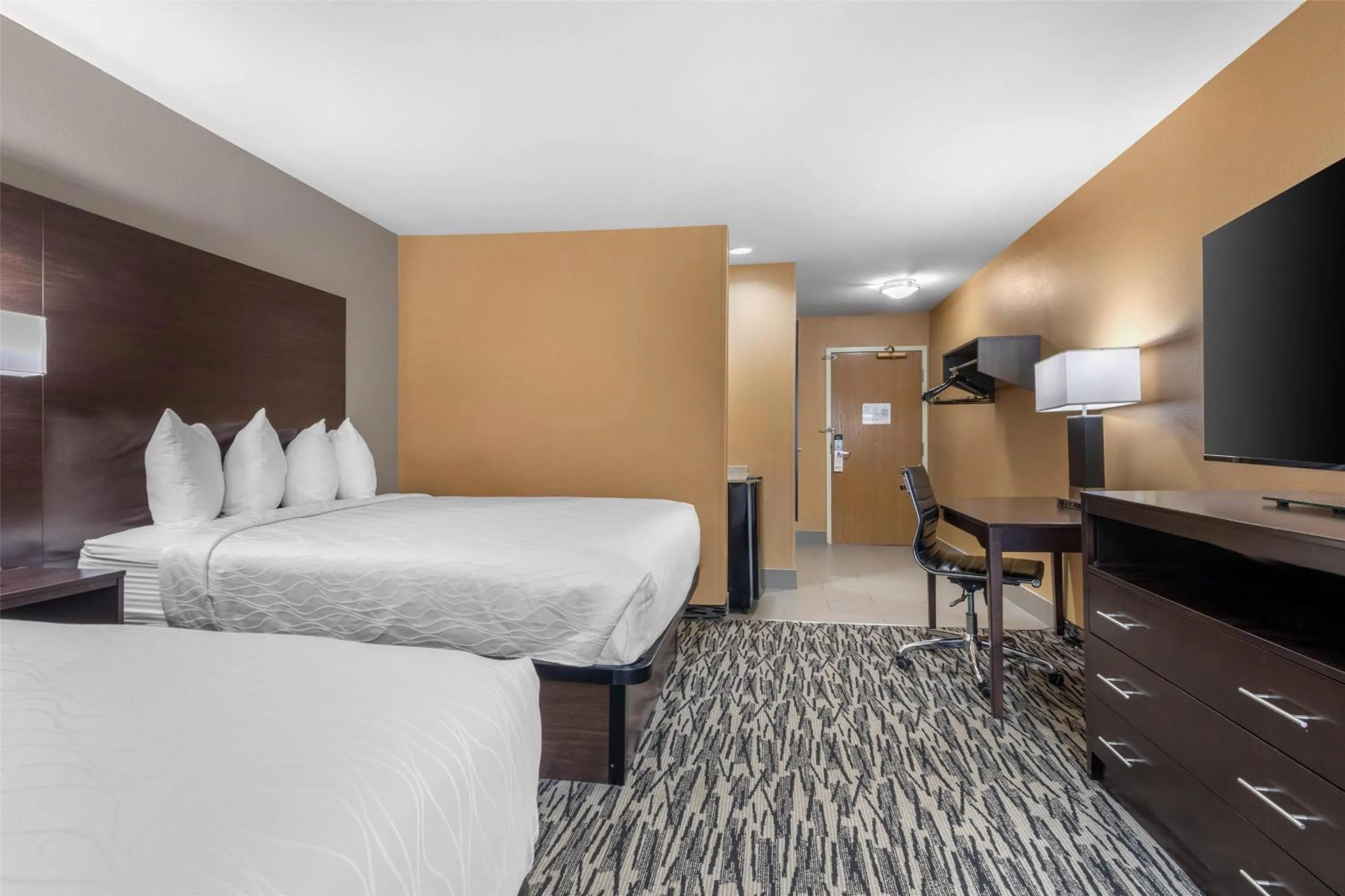 Bedroom, Bed in Best Western Plus Denton Inn & Suites