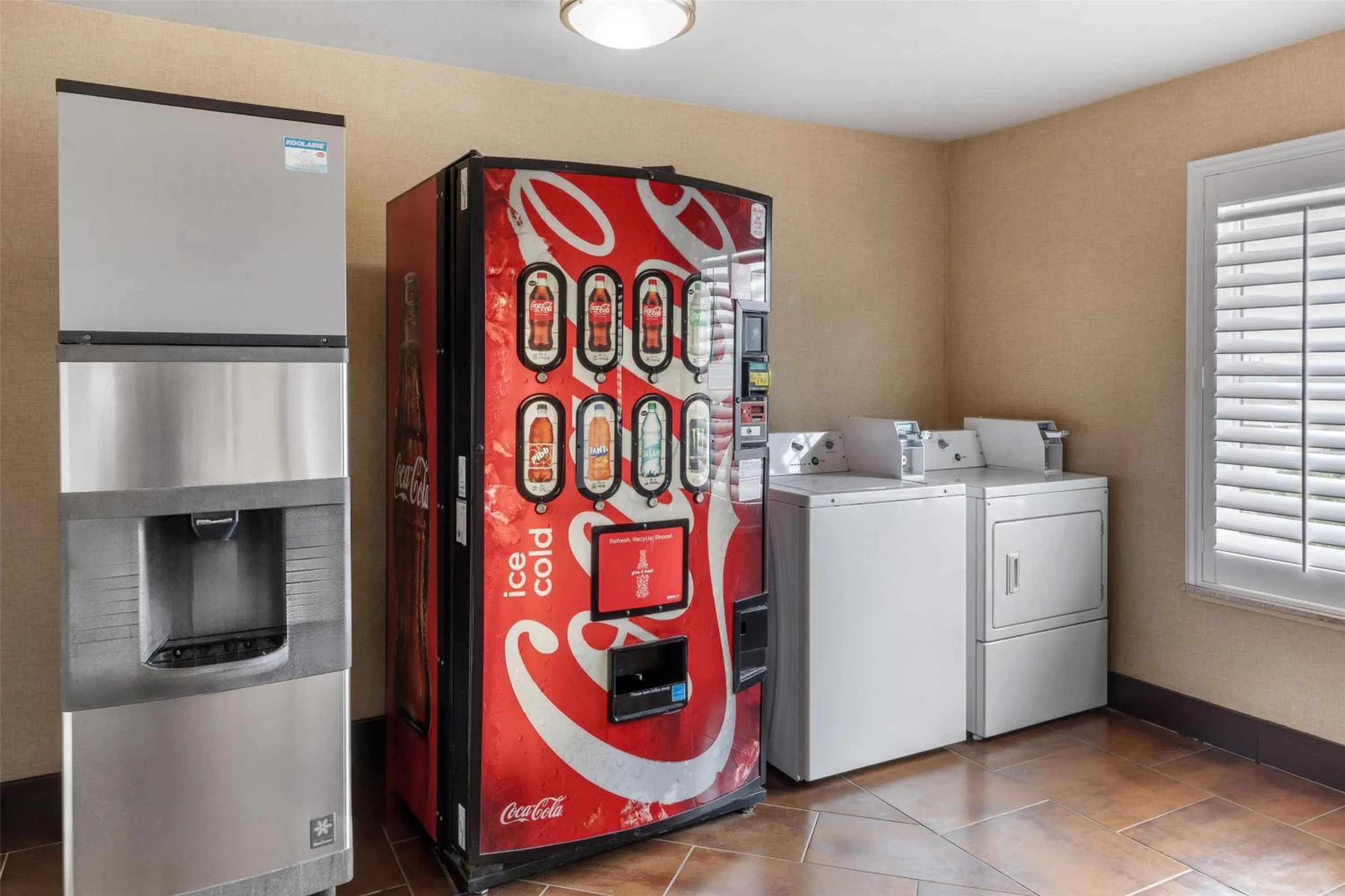 laundry in Best Western Plus Denton Inn & Suites