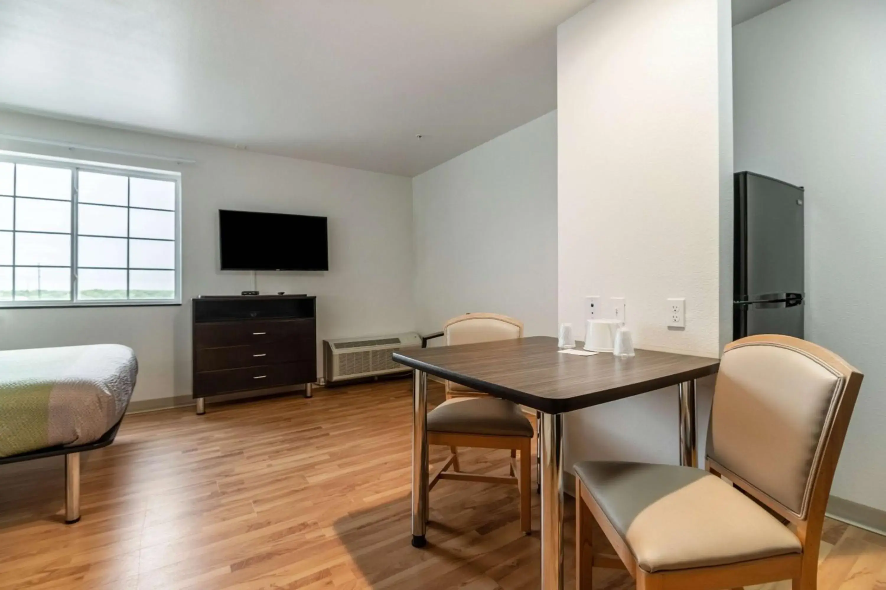 Queen Room - Disability Access - Roll in Shower in Studio 6-Ingleside, TX Queen Room - Disability Access - Roll in Shower in Studio 6-Ingleside, TX