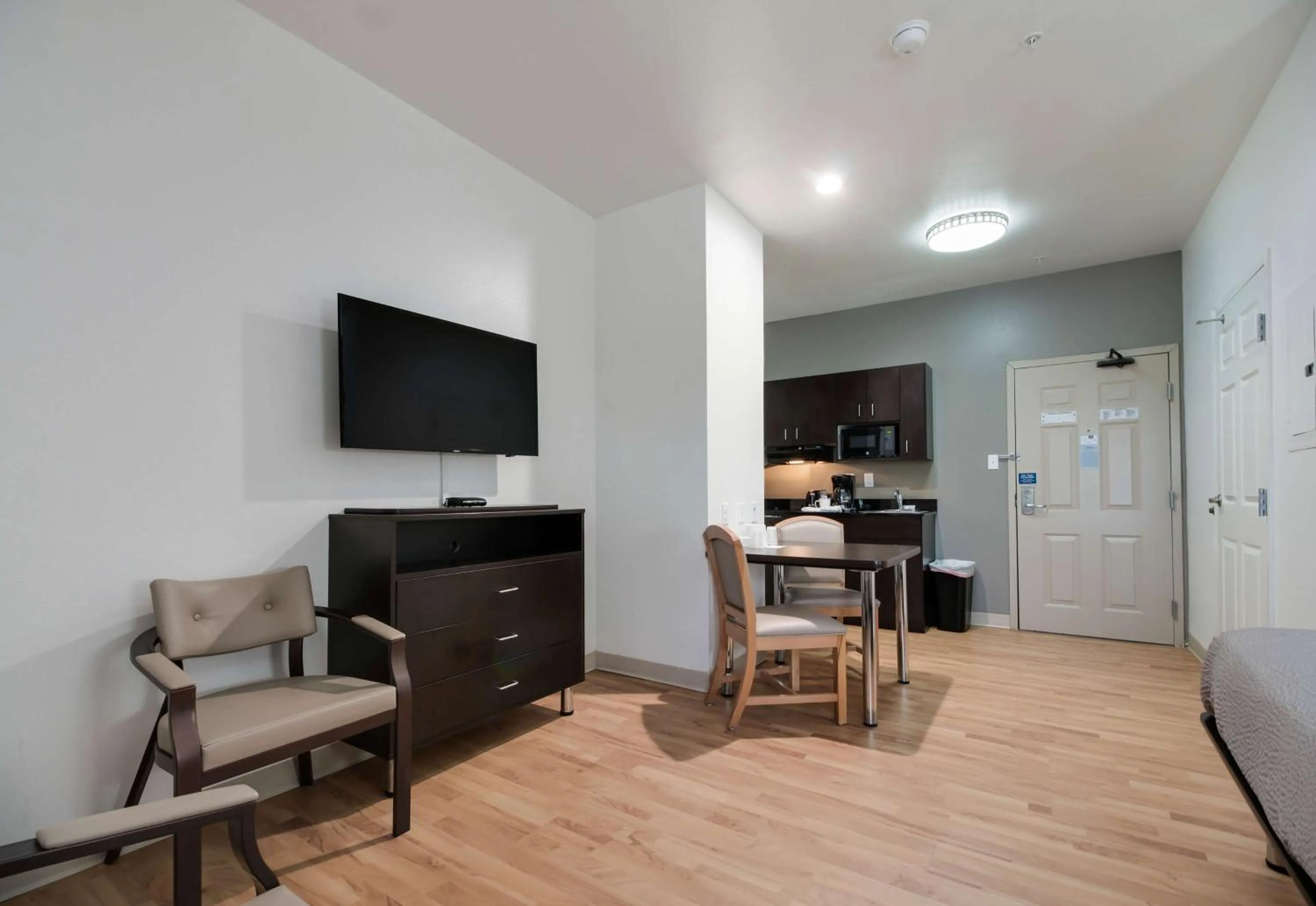 TV and multimedia in Studio 6-Ingleside, TX