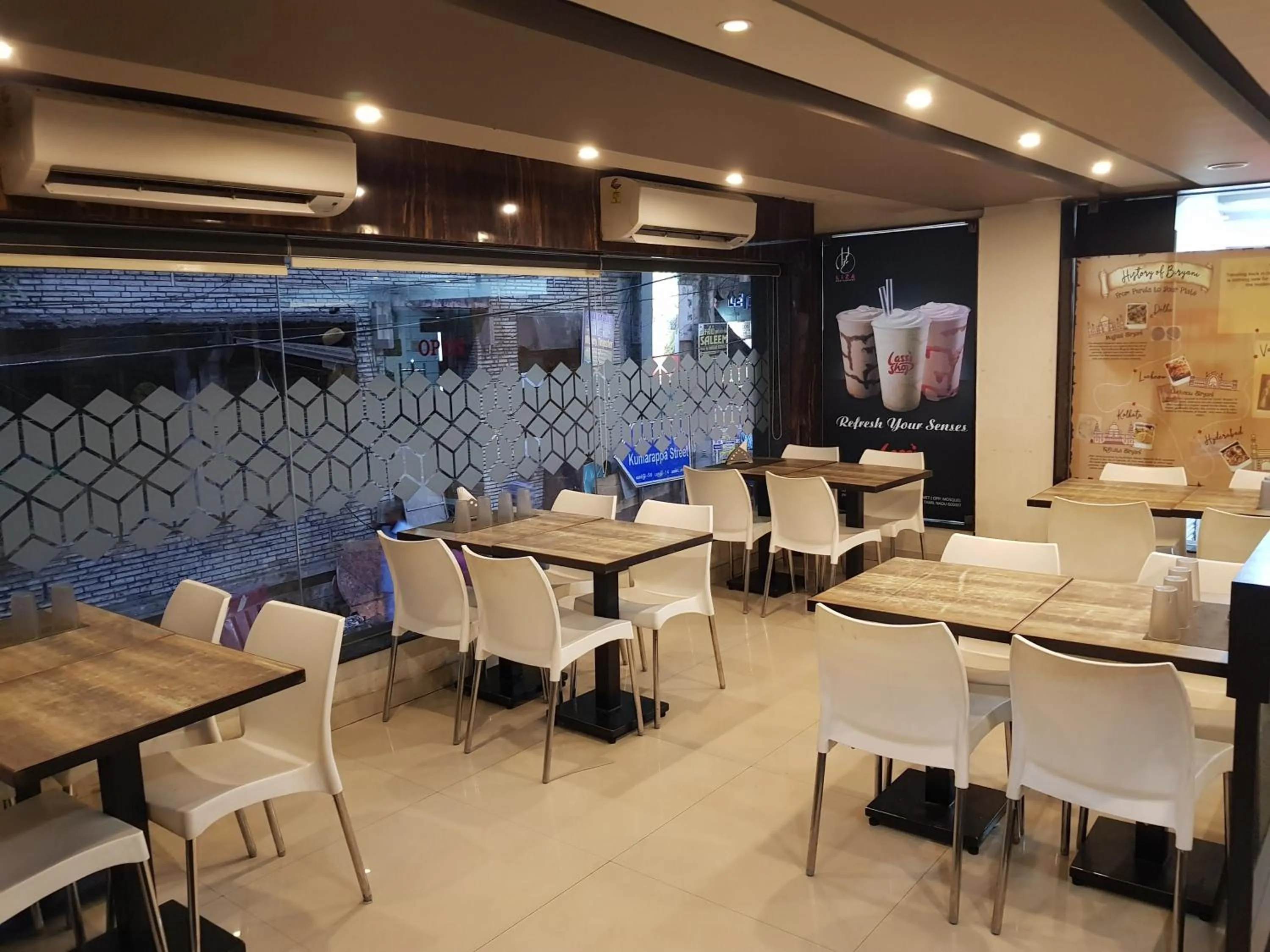 Restaurant/places to eat in Liza Regency