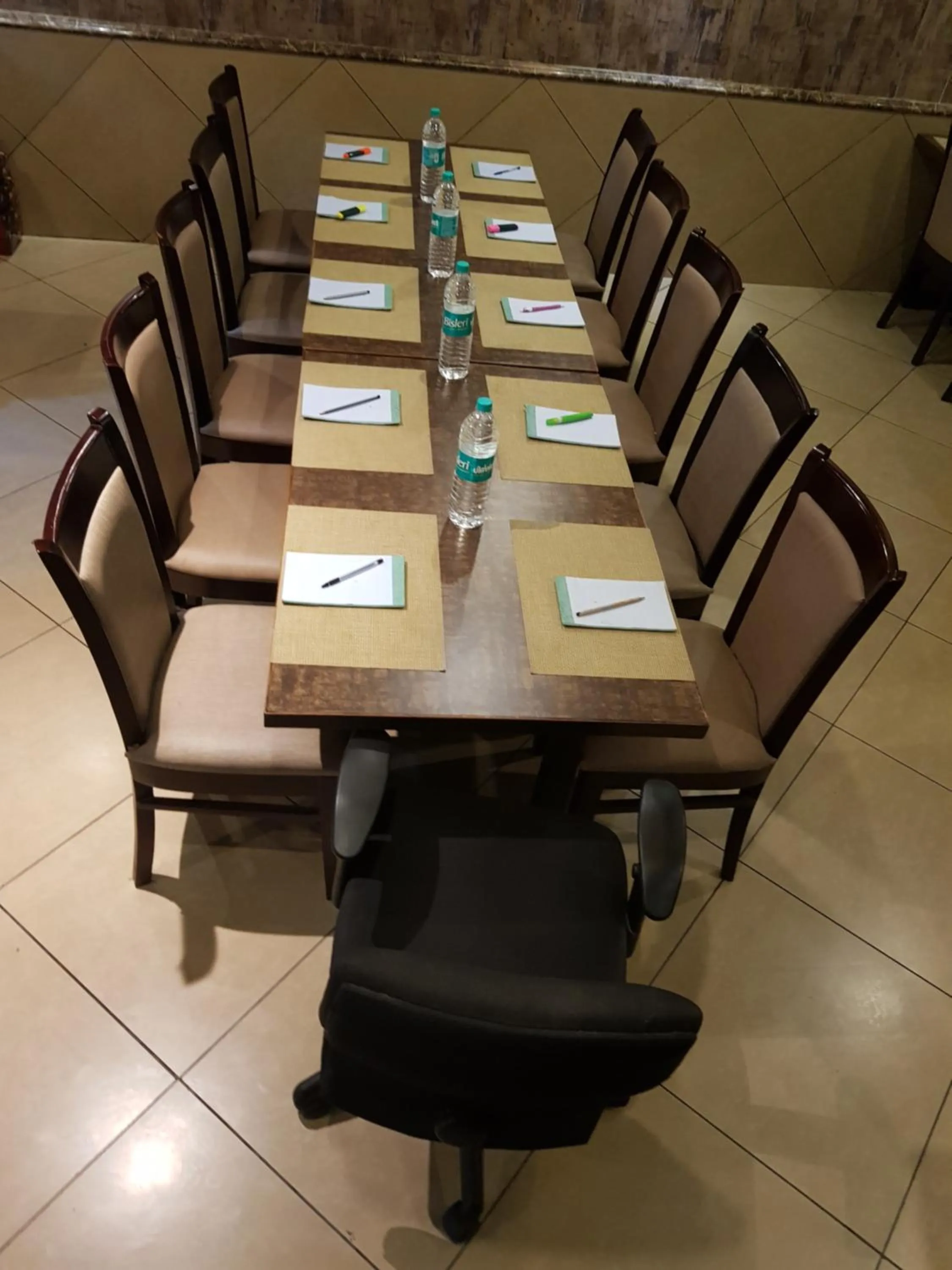 Business facilities in Liza Regency