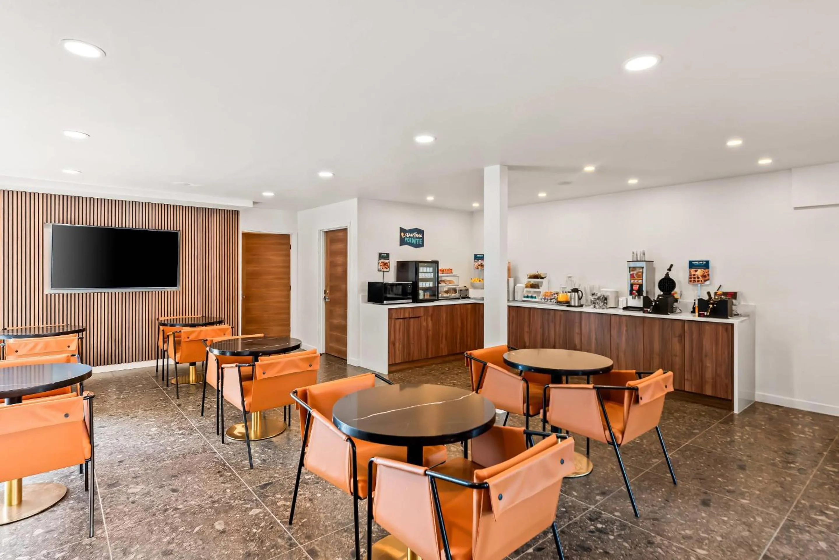 Breakfast in Clarion Pointe Mount Vernon - Burlington