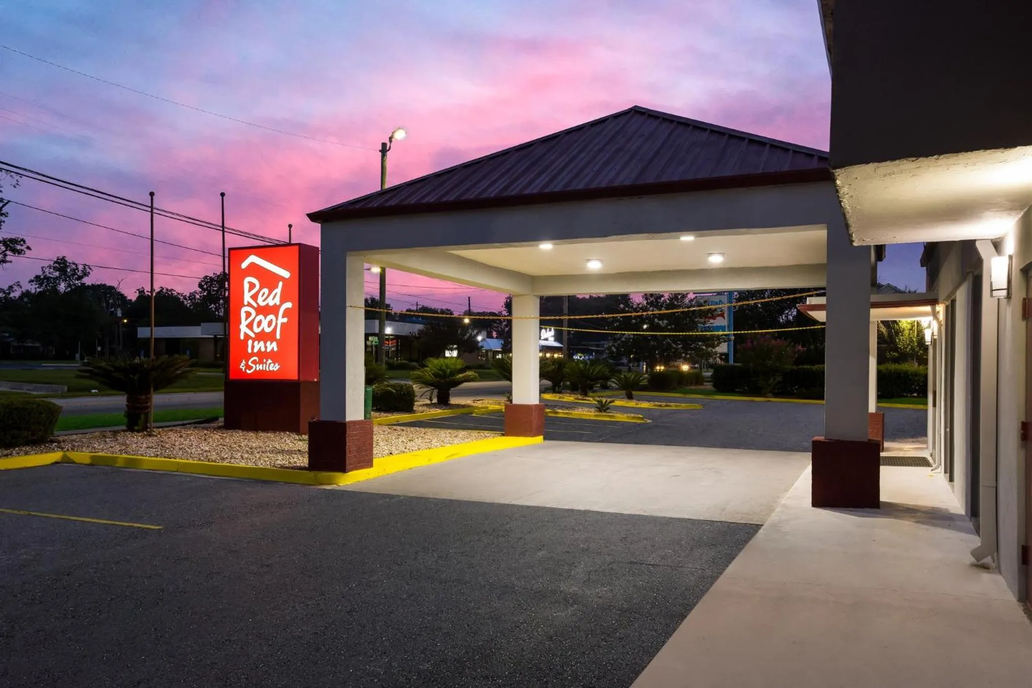 Property building in Red Roof Inn & Suites Statesboro - University