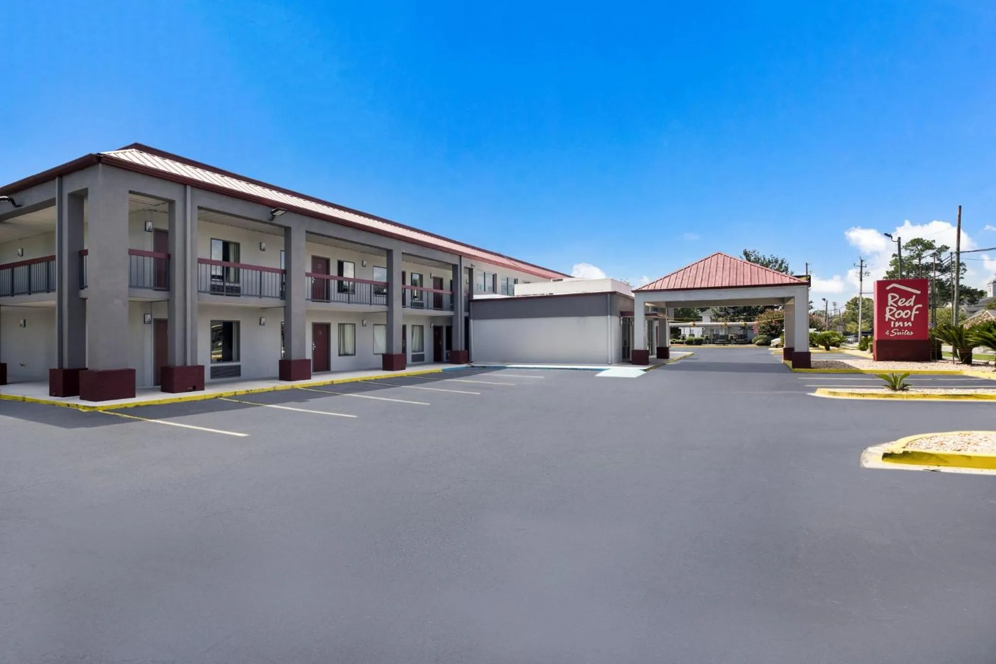 Property building in Red Roof Inn & Suites Statesboro - University