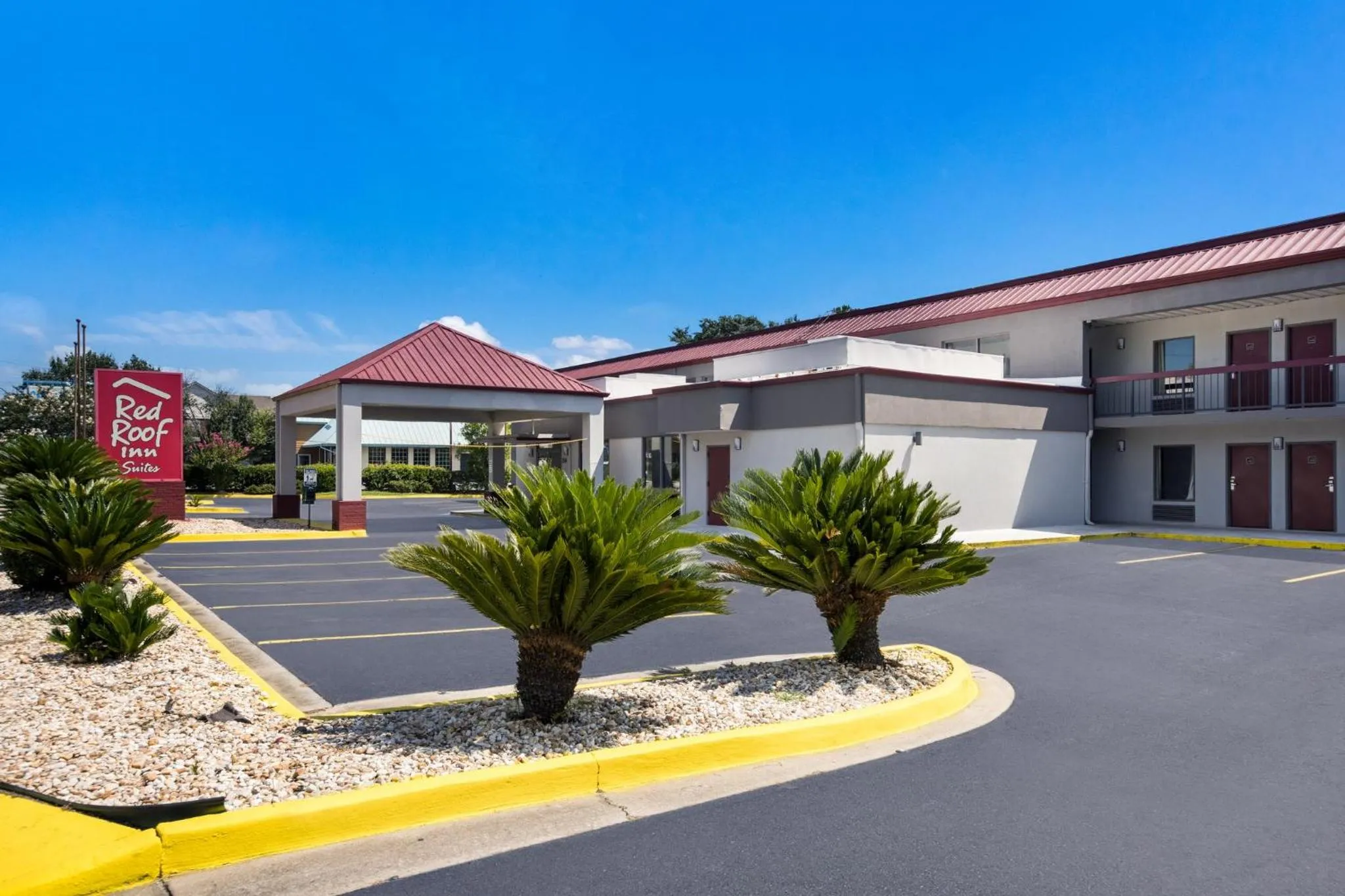 Property building in Red Roof Inn & Suites Statesboro - University