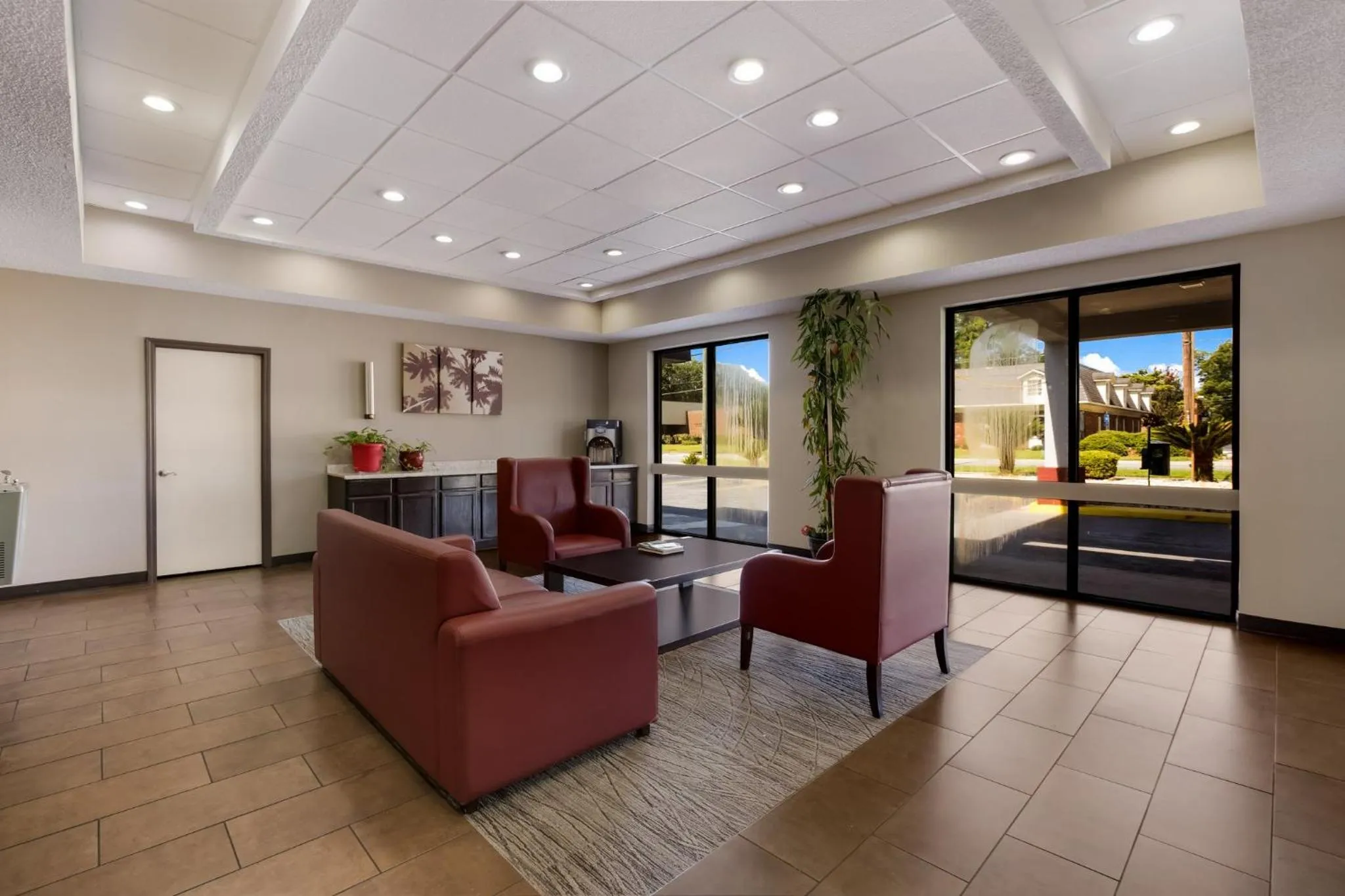 Lobby or reception in Red Roof Inn & Suites Statesboro - University