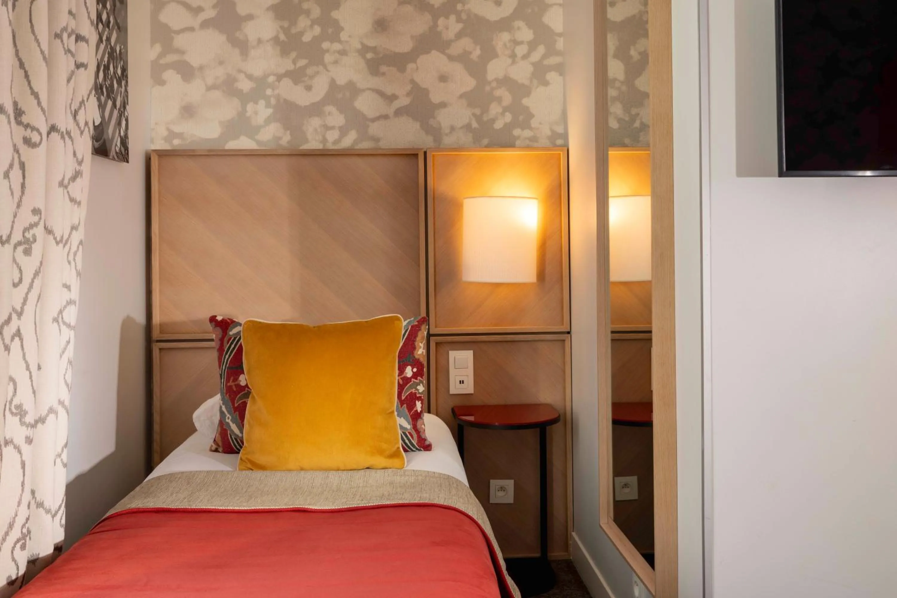 Bedroom, Bed in Jardins Eiffel