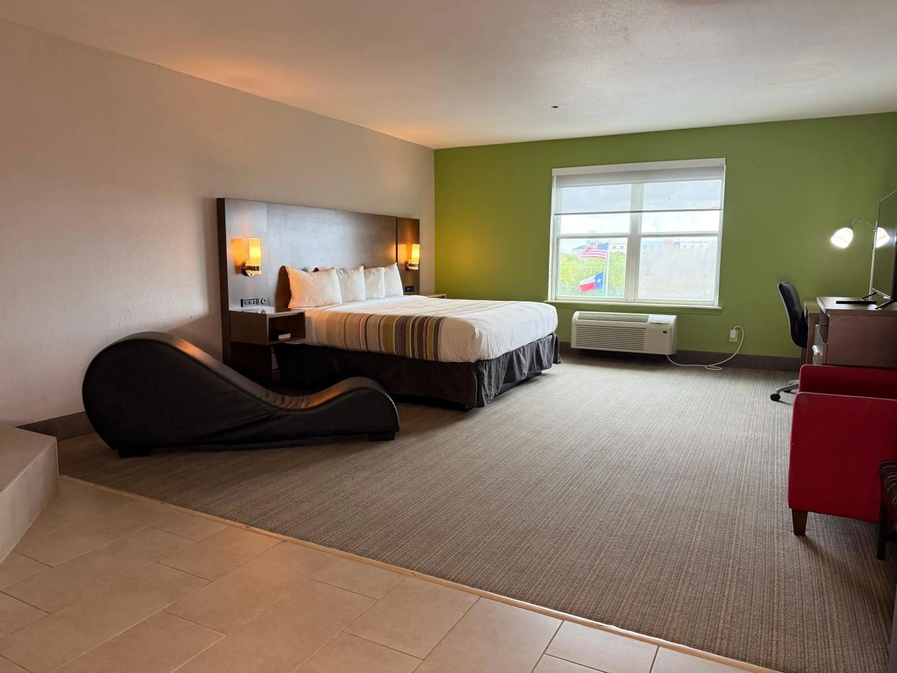 Bed in Country Inn & Suites by Radisson, Harlingen, TX