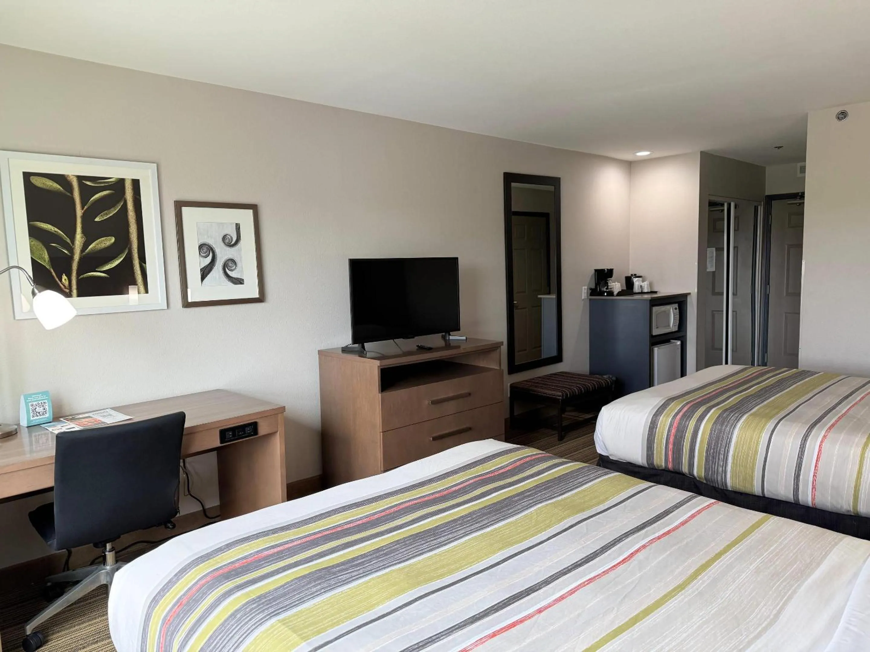 Bedroom, Bed in Country Inn & Suites by Radisson, Harlingen, TX