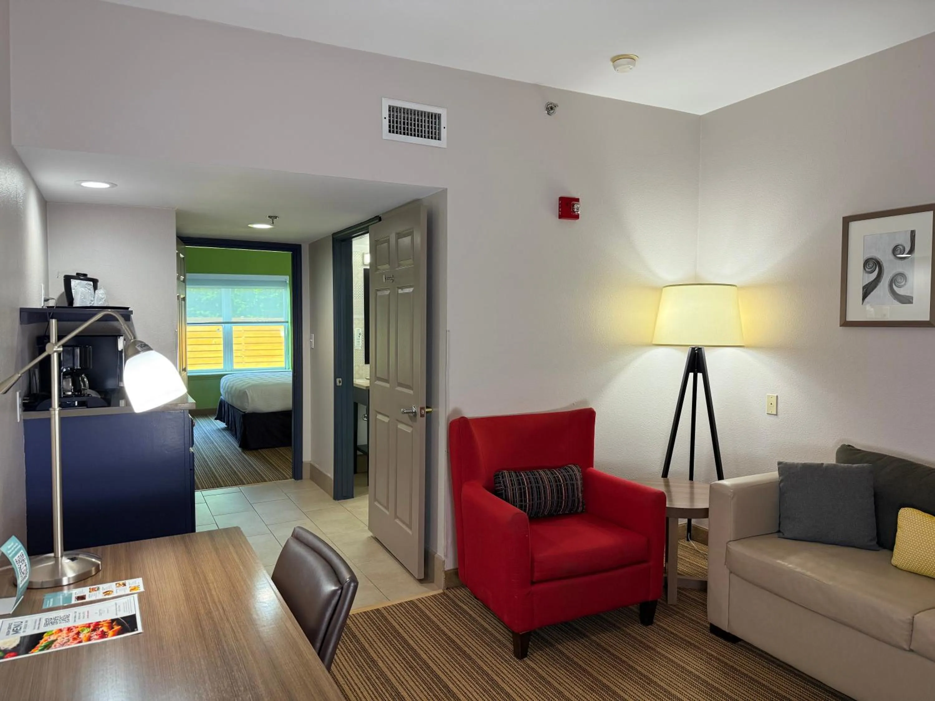 Living room in Country Inn & Suites by Radisson, Harlingen, TX