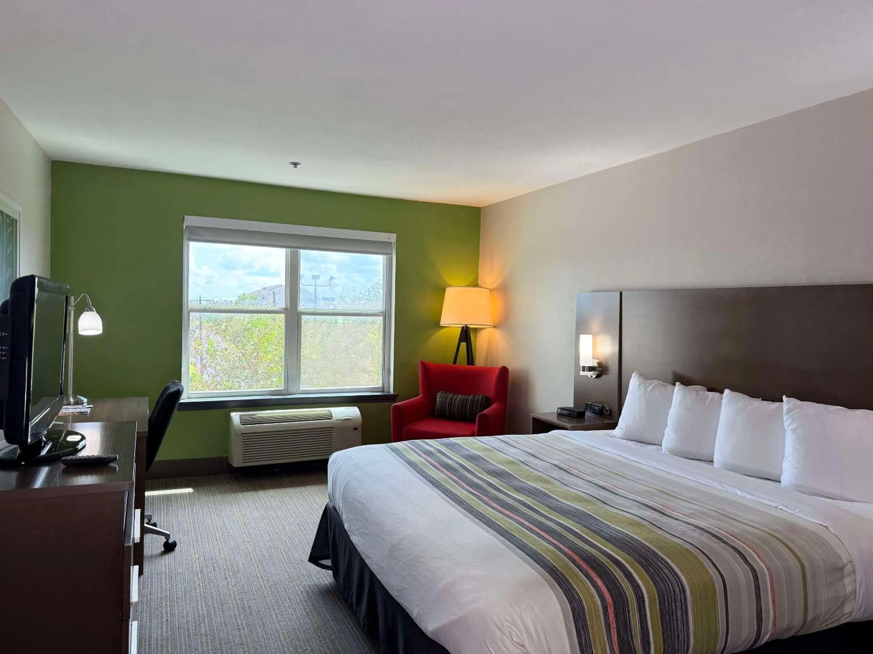 Bedroom, Bed in Country Inn & Suites by Radisson, Harlingen, TX