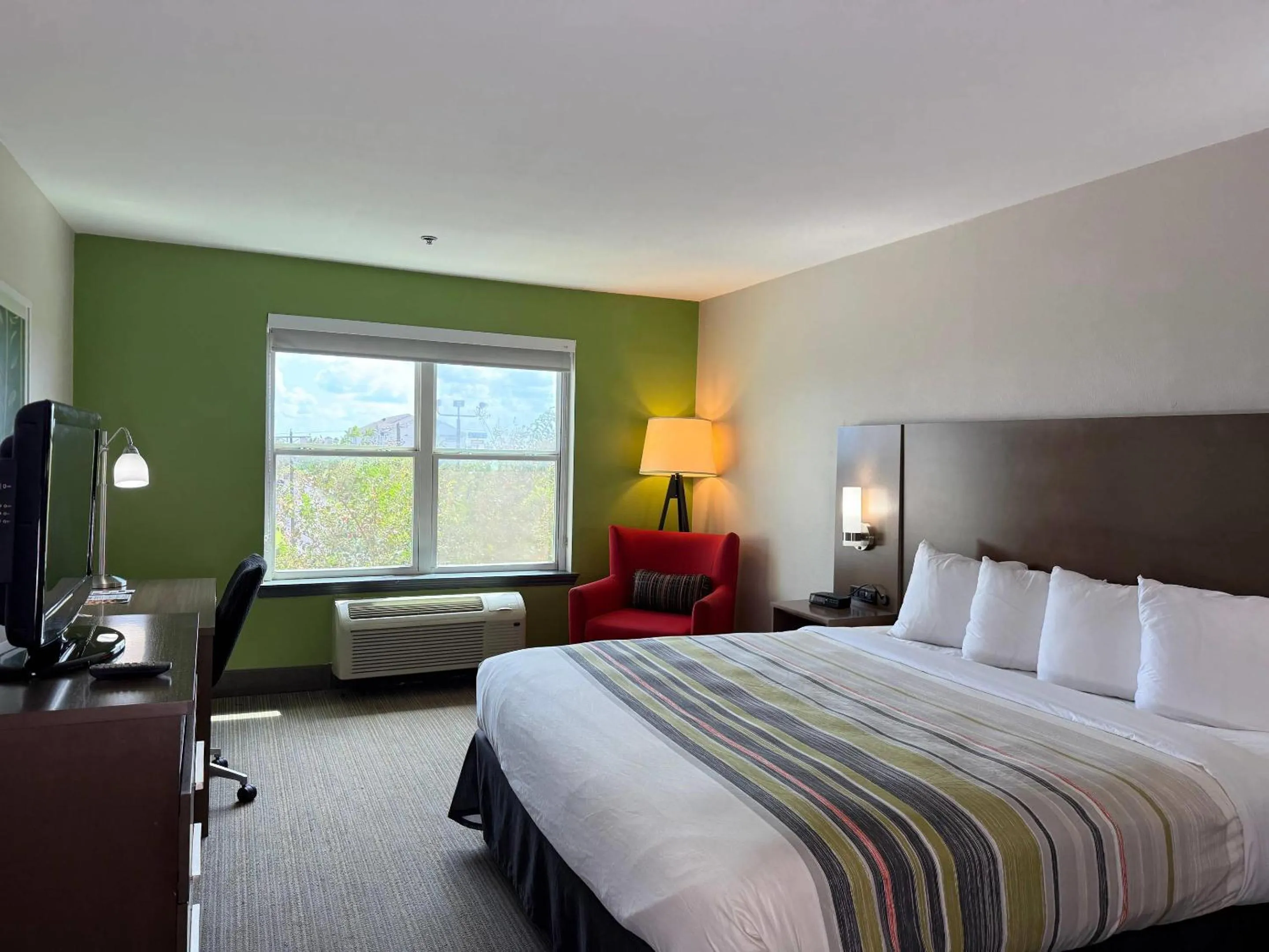 Bedroom, Bed in Country Inn & Suites by Radisson, Harlingen, TX