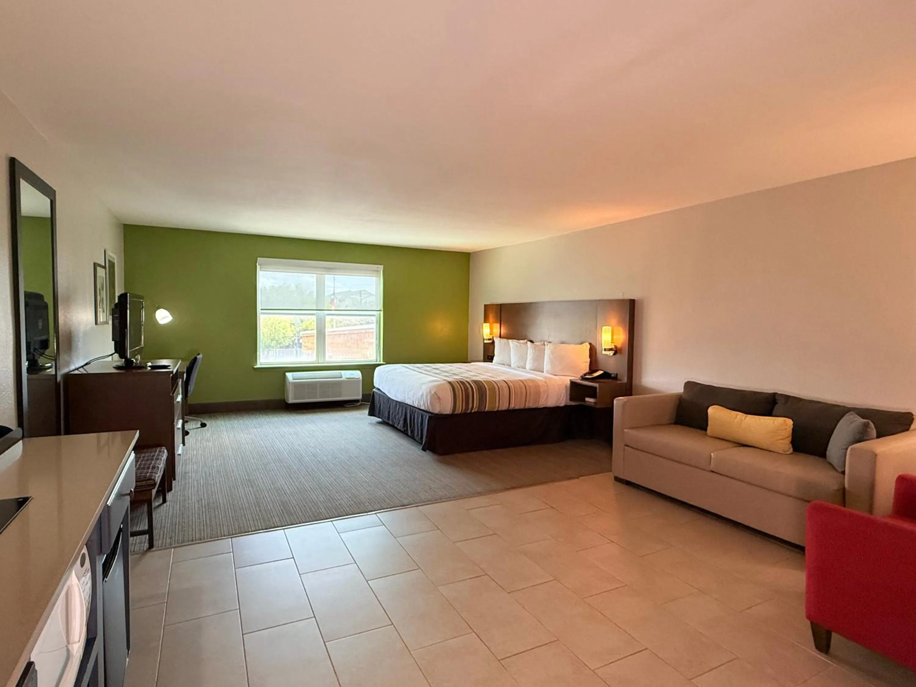 Bed in Country Inn & Suites by Radisson, Harlingen, TX