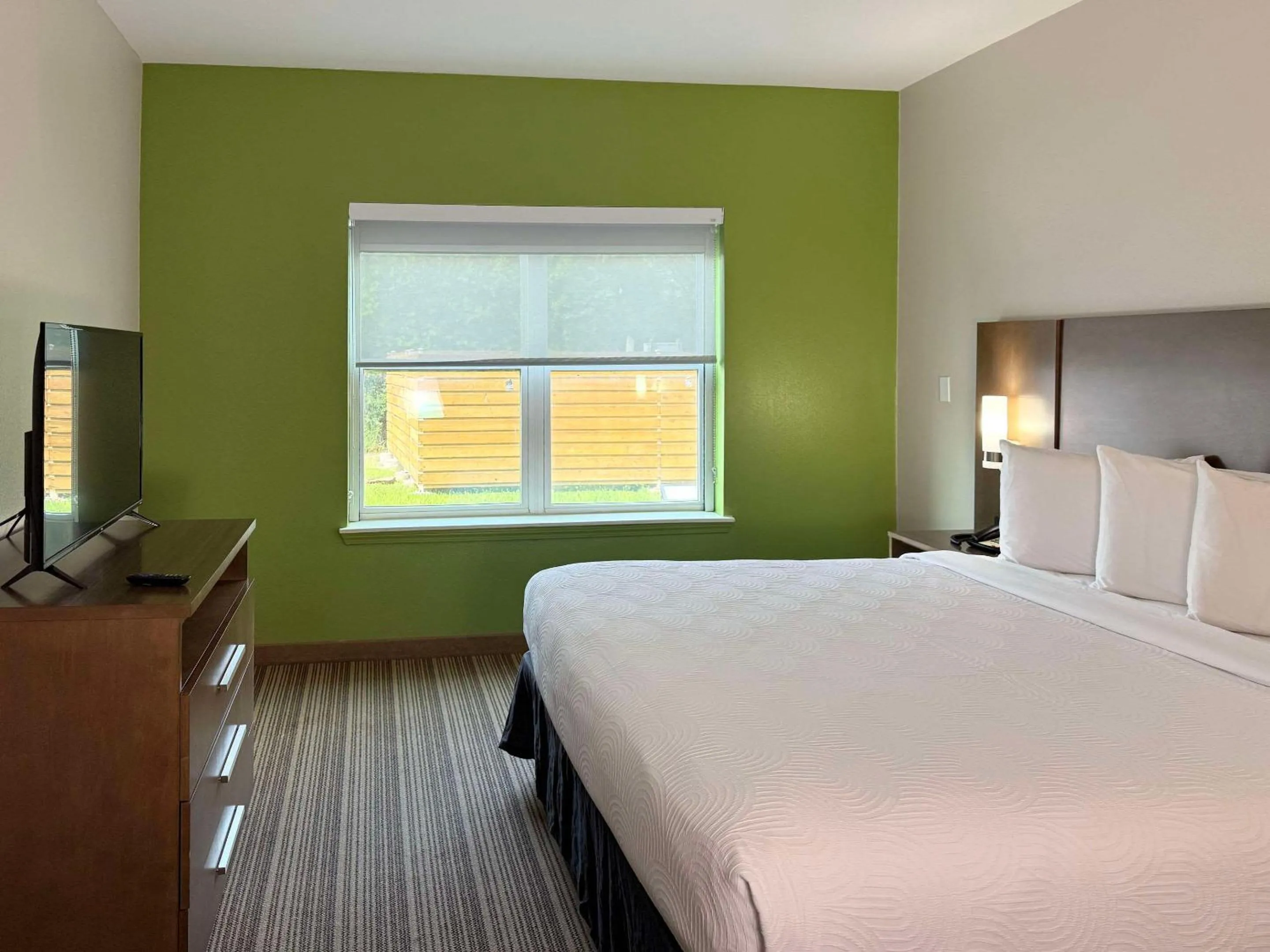 Bedroom, Bed in Country Inn & Suites by Radisson, Harlingen, TX