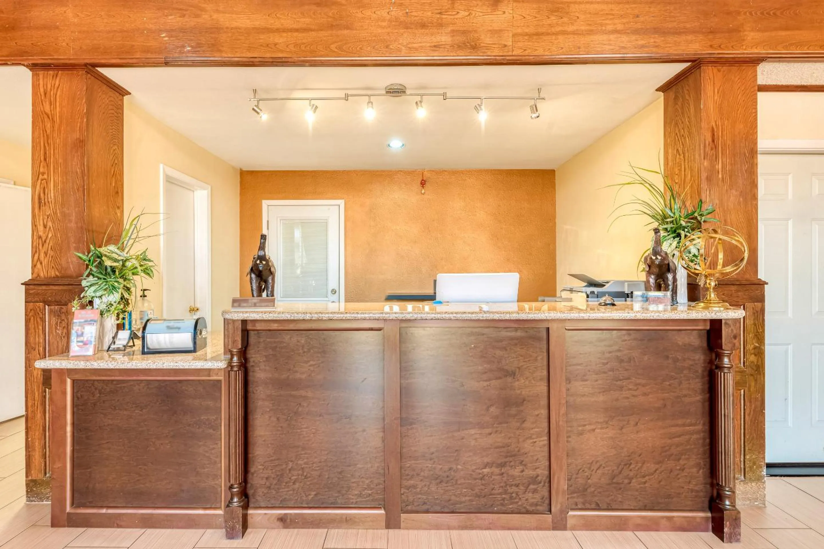 Lobby or reception in OYO Hotel Jefferson TX Hwy 59