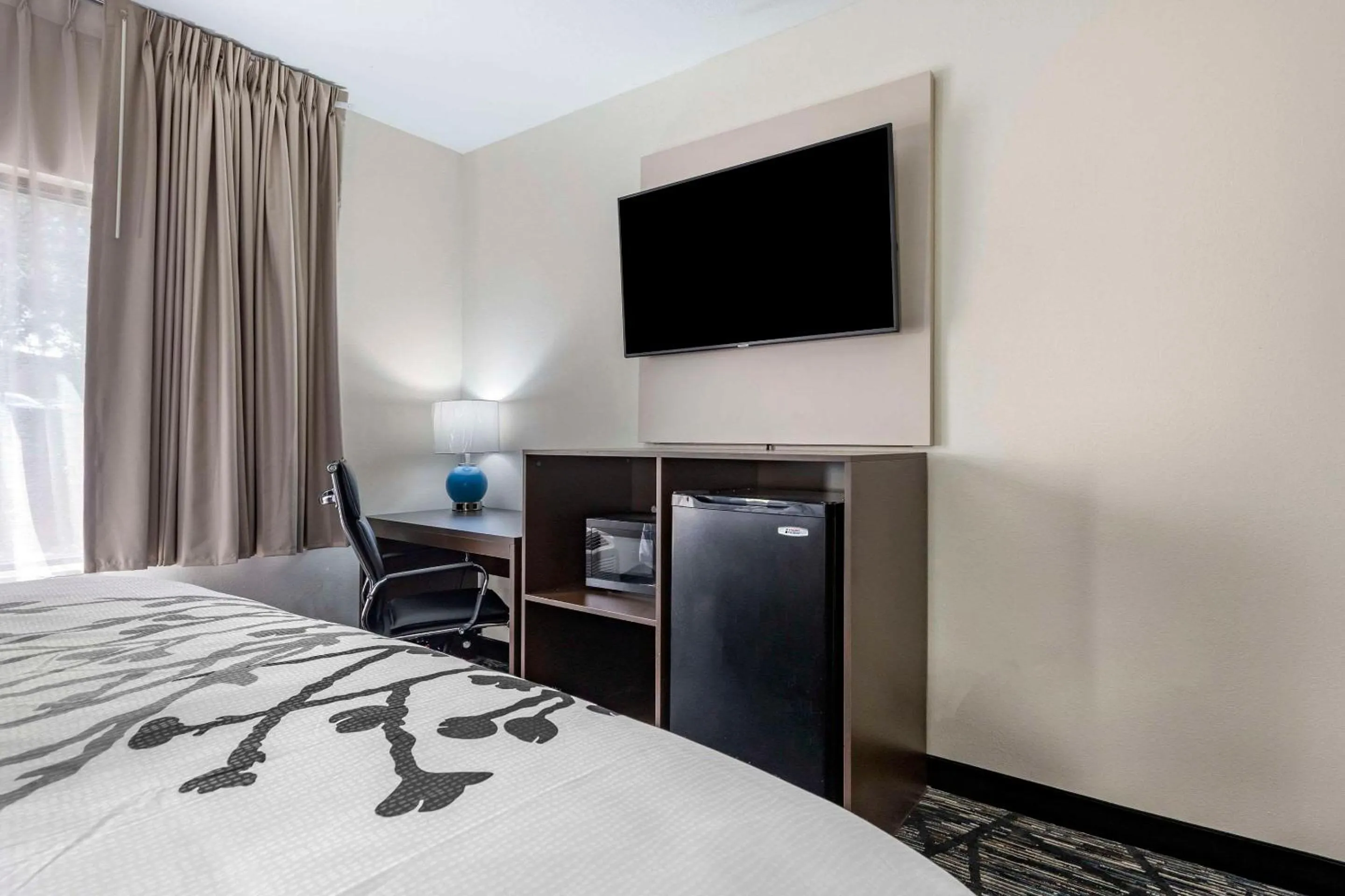 Bedroom, Bed in Sleep Inn & Suites Grovetown - Augusta West