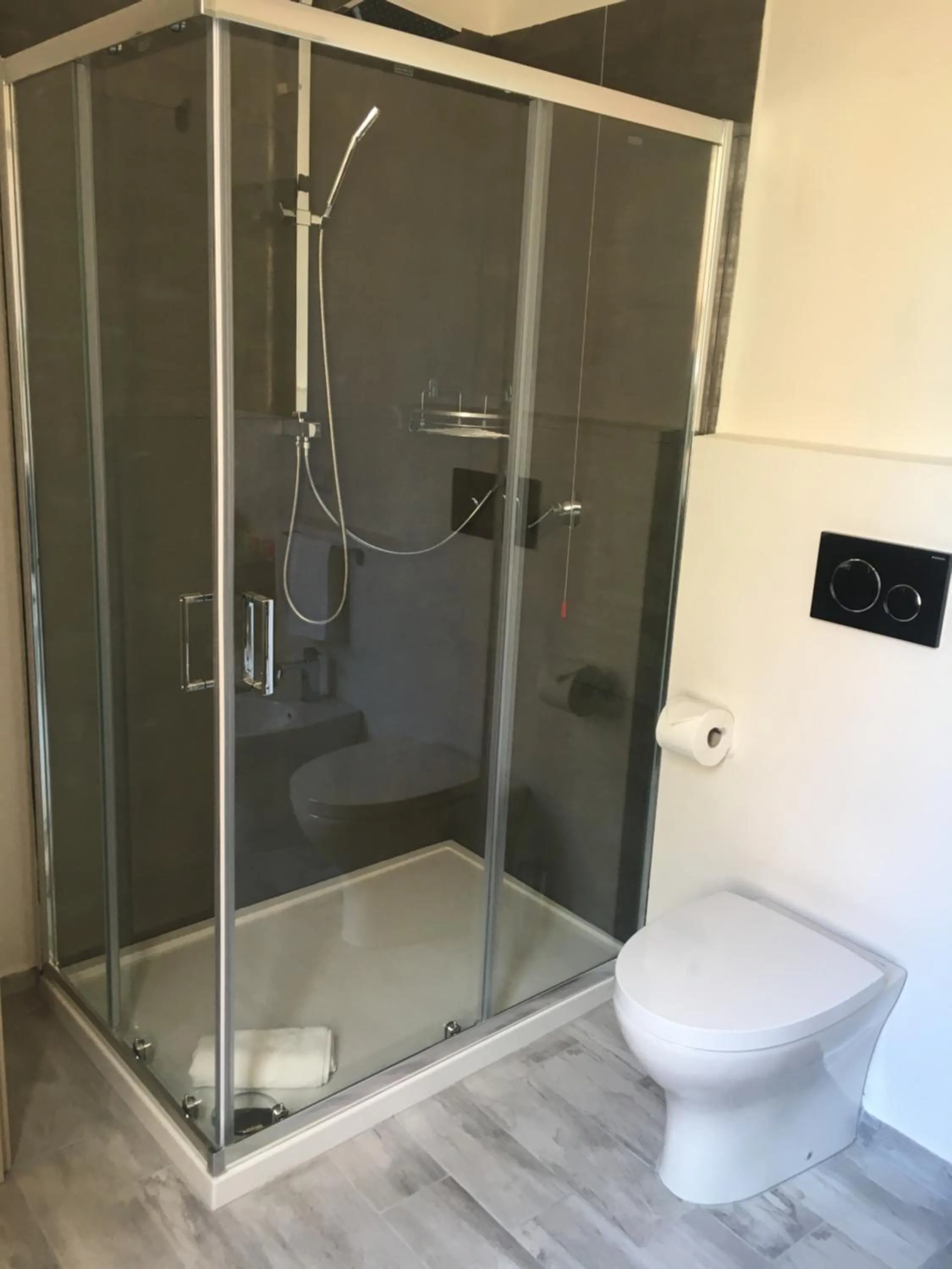 Shower in Dimora Conte