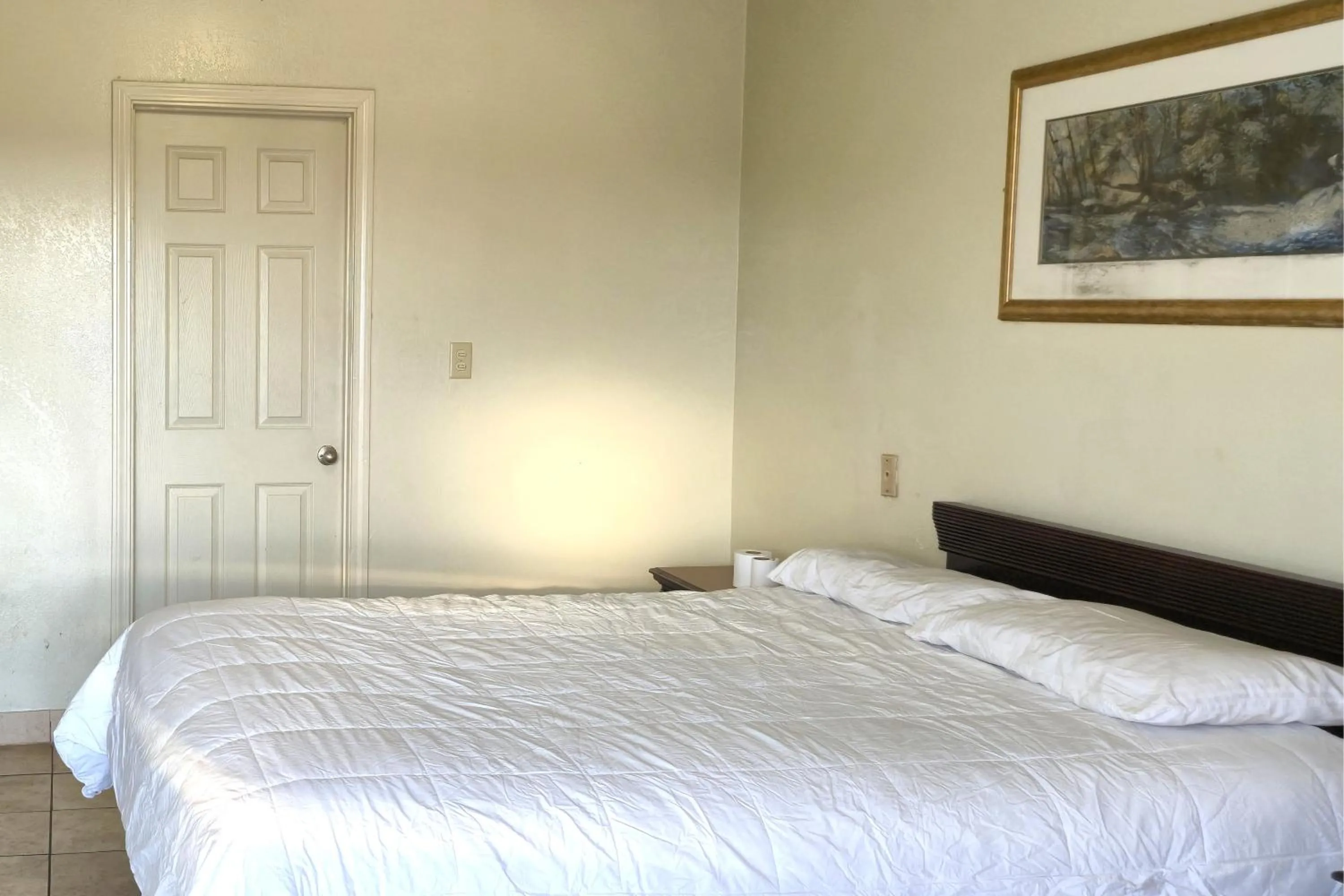 Bedroom, Bed in Cole Manor Motel By OYO Love Field Market Center