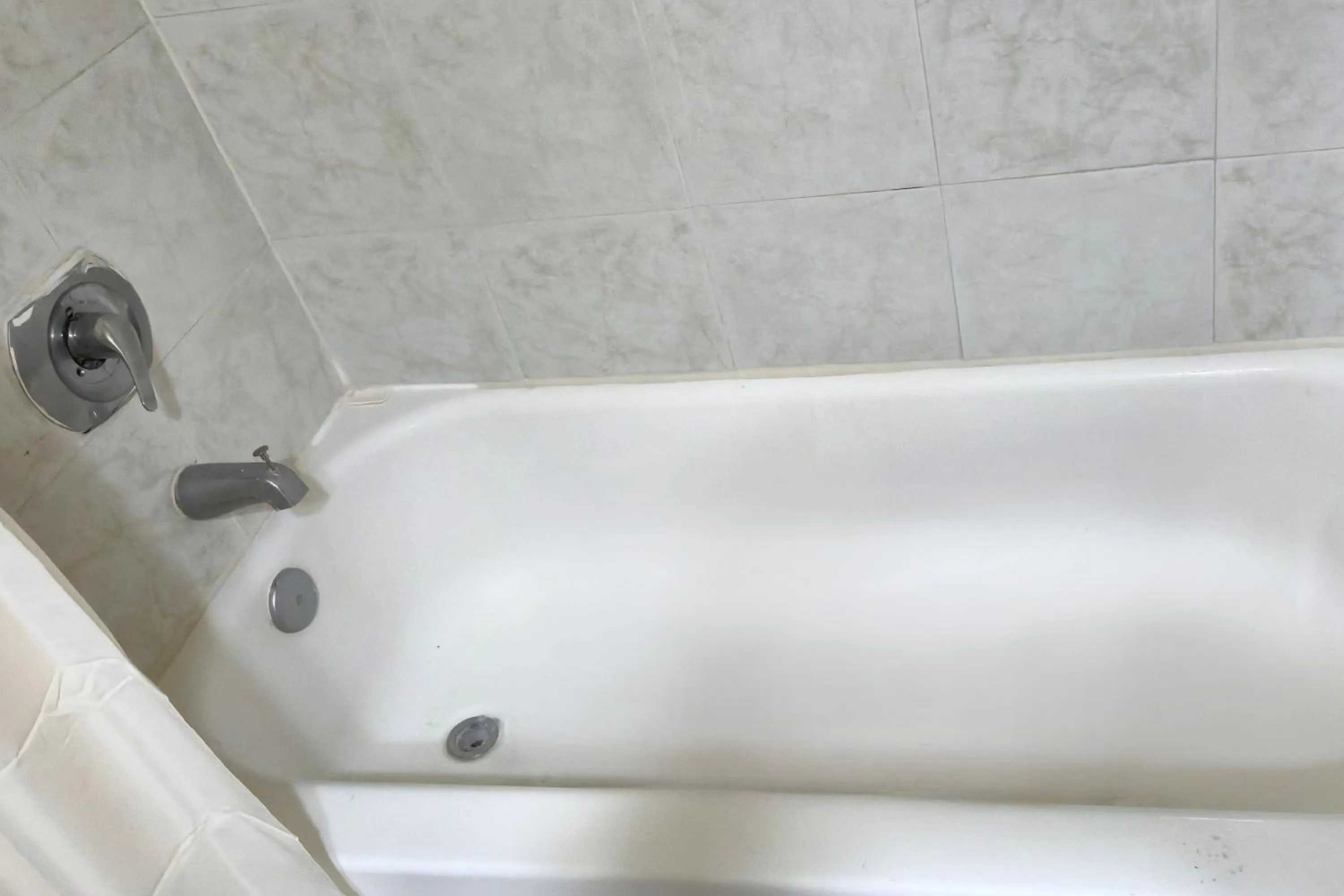 Bathroom in Cole Manor Motel By OYO Love Field Market Center