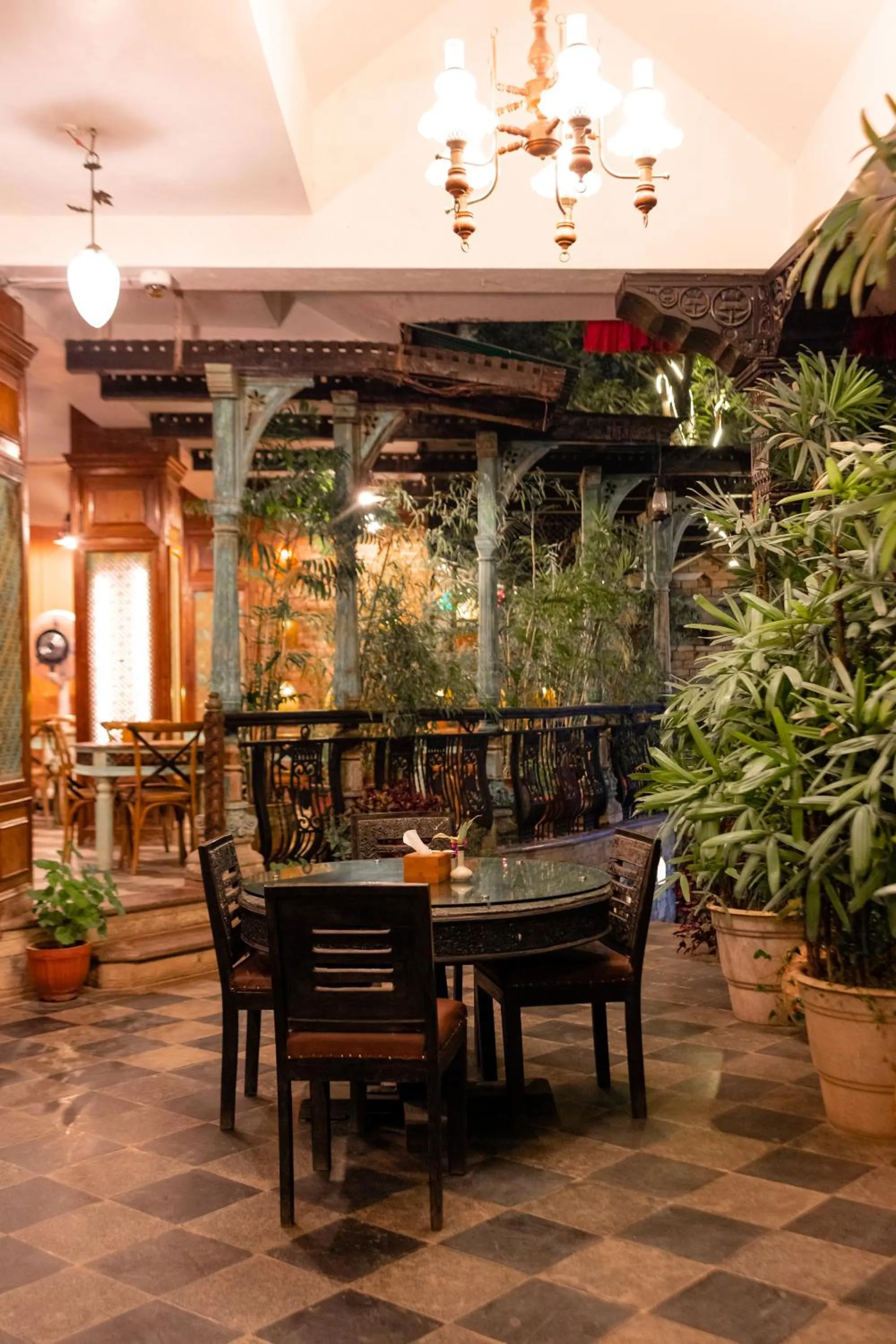 Restaurant/places to eat in Heritage Hotel Suites and Spa