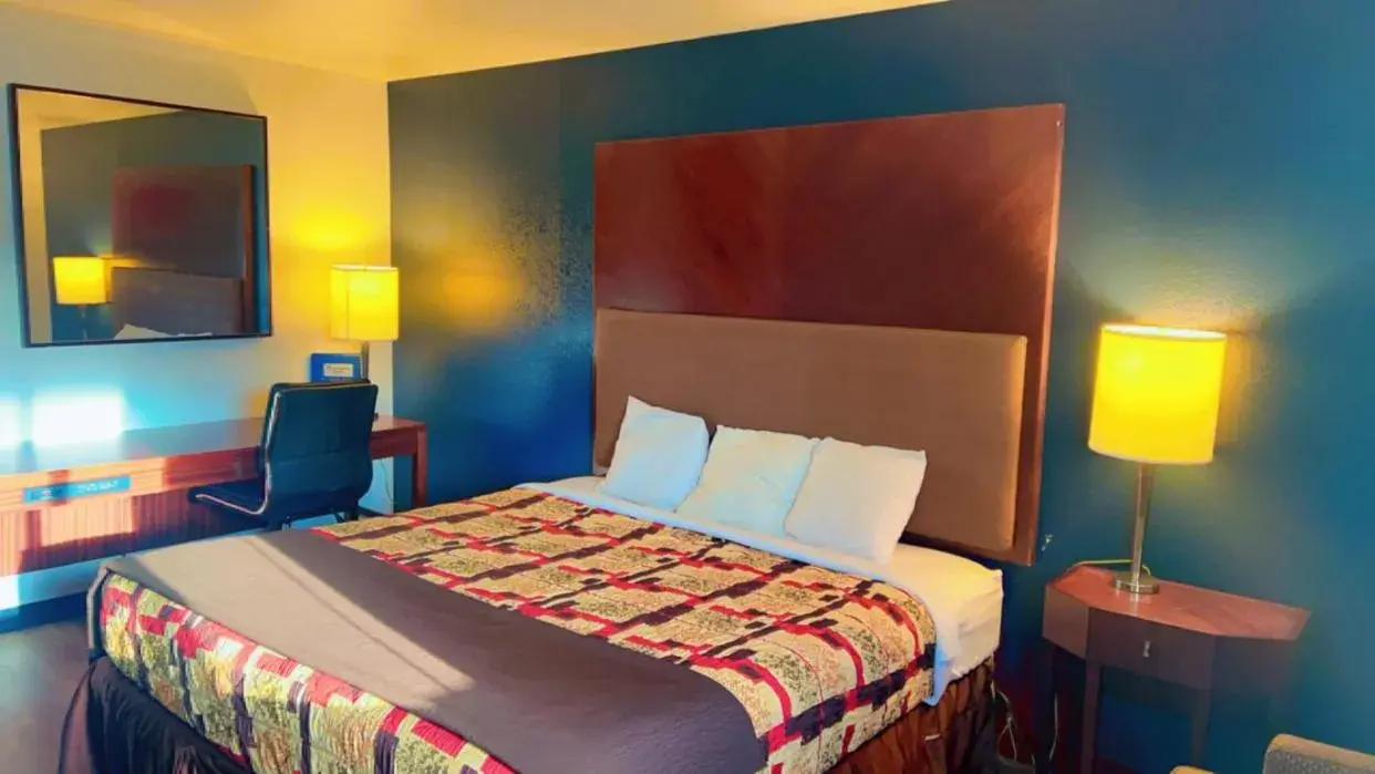 Queen Room with Two Queen Beds - Non-Smoking in Rodeway Inn Queen Room with Two Queen Beds - Non-Smoking in Rodeway Inn