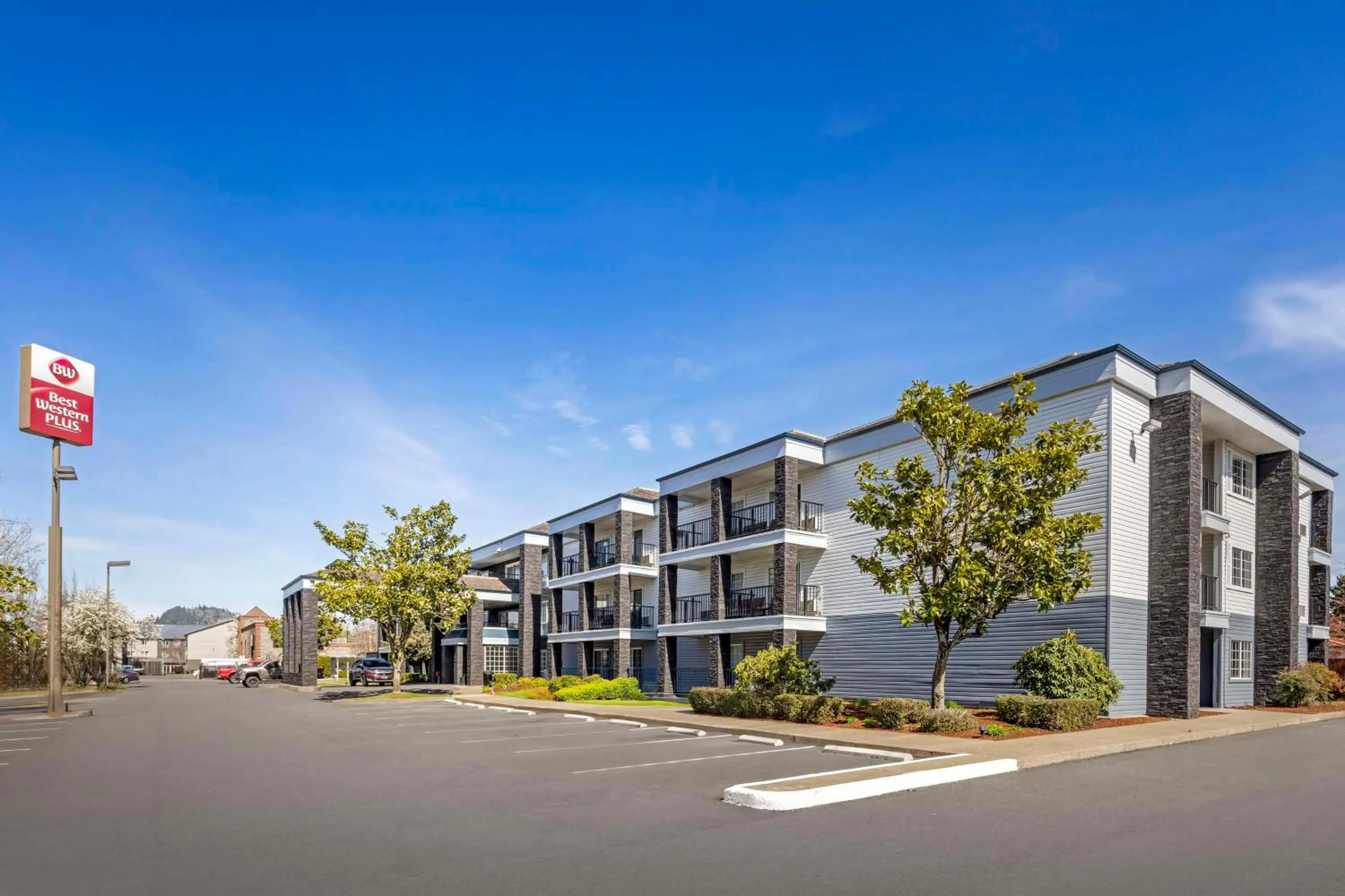 Property building in Best Western Plus Grand Manor Inn