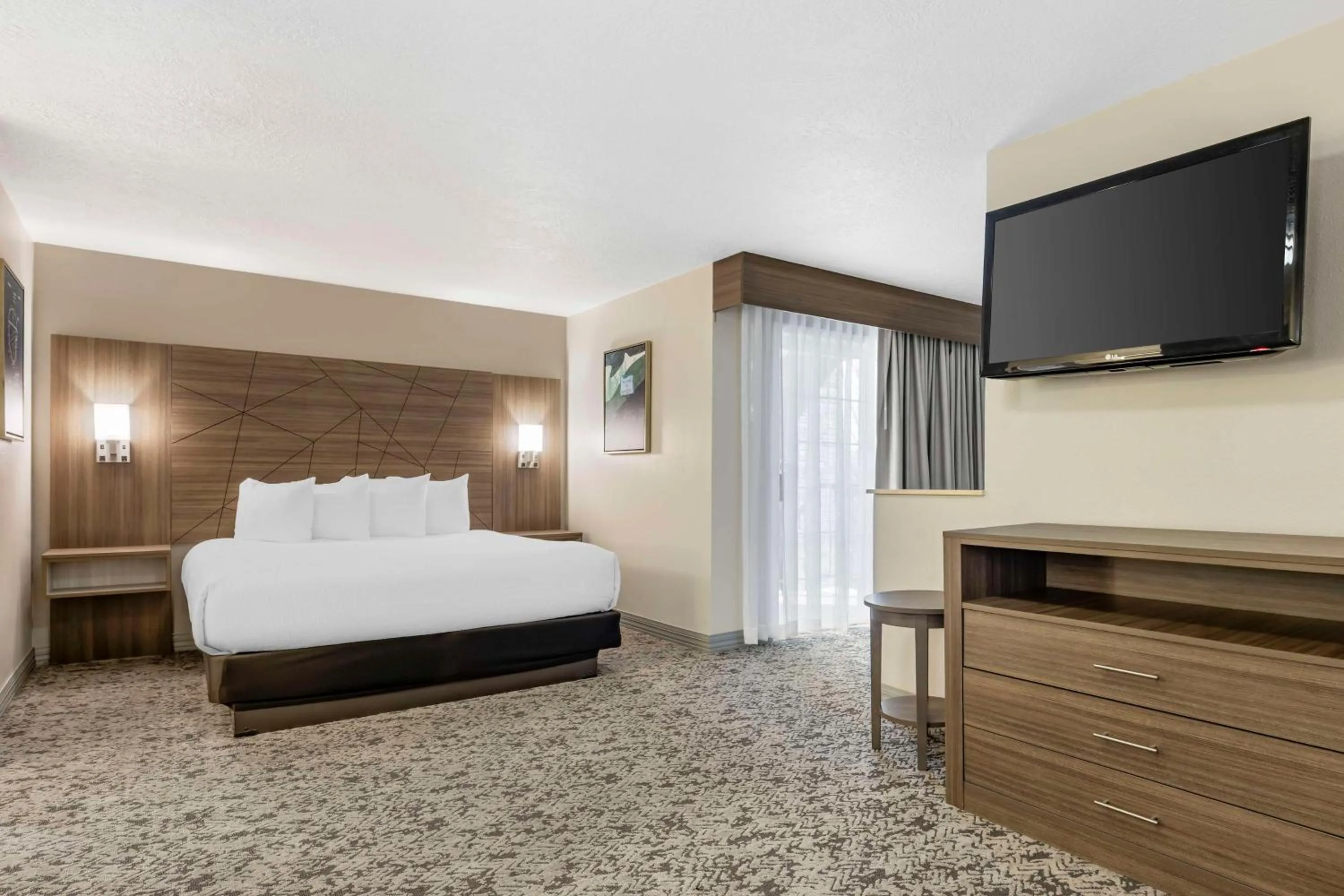 Bedroom, Bed in Best Western Plus Grand Manor Inn