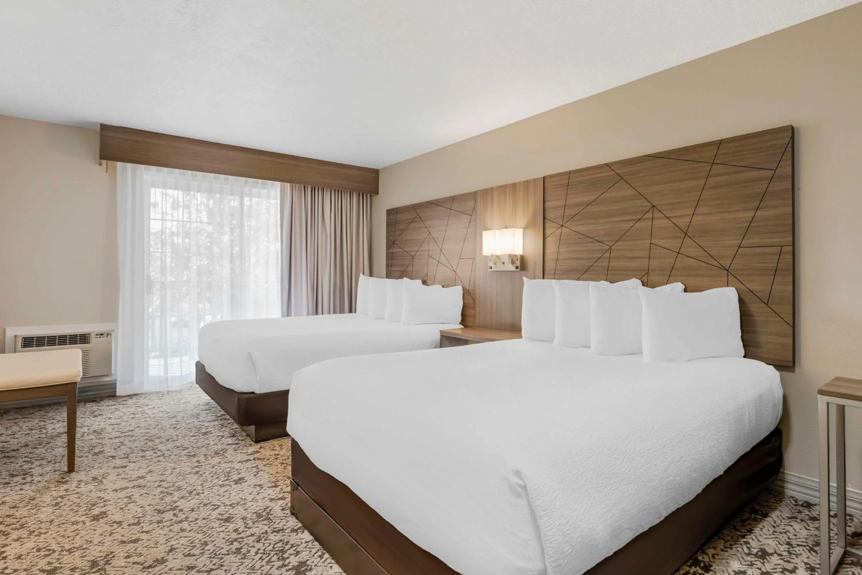 Bedroom, Bed in Best Western Plus Grand Manor Inn