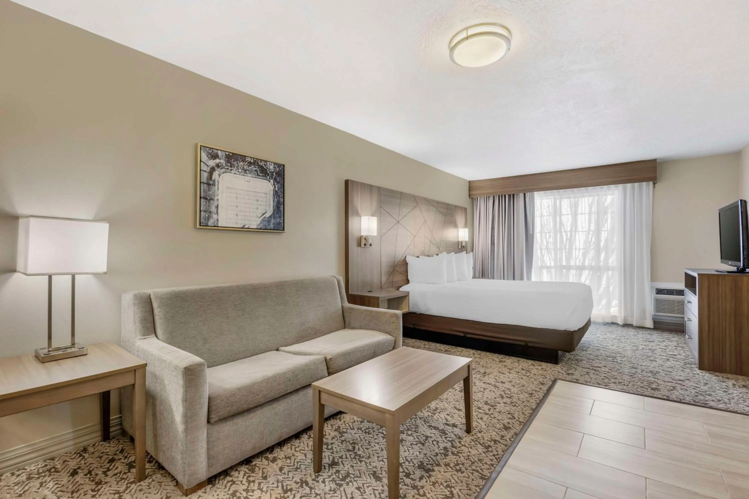 Bedroom, Bed in Best Western Plus Grand Manor Inn