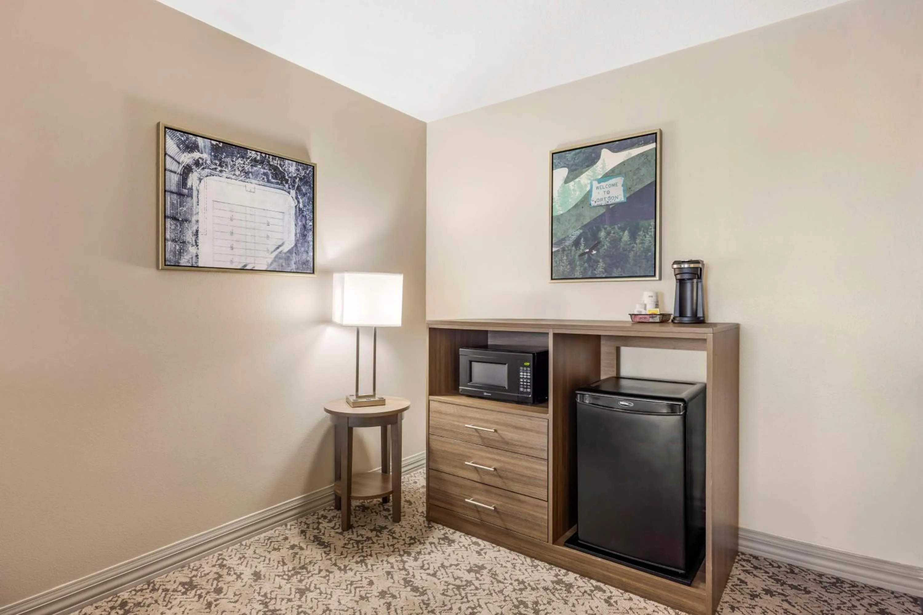 Bedroom in Best Western Plus Grand Manor Inn