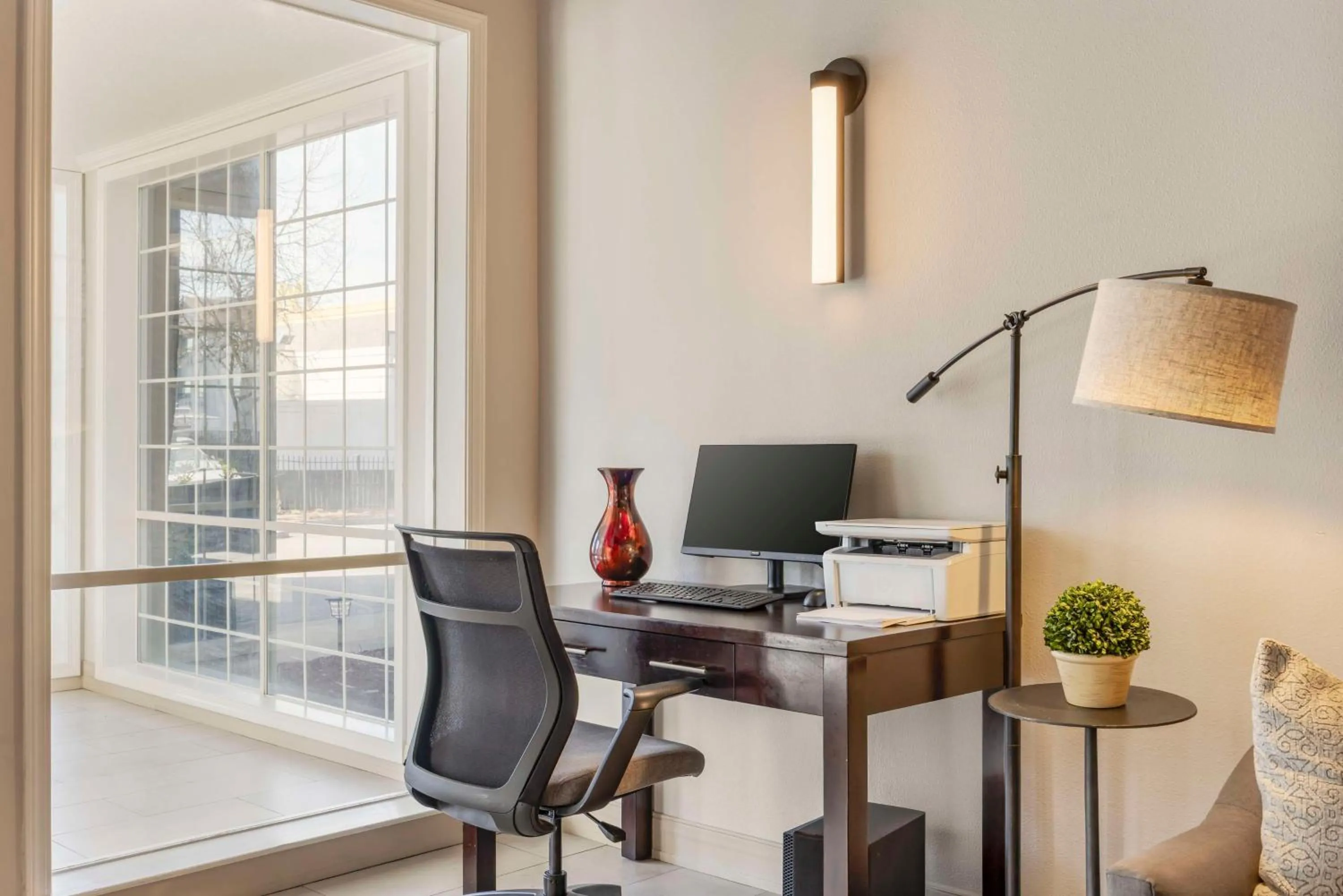 Business facilities in Best Western Plus Grand Manor Inn